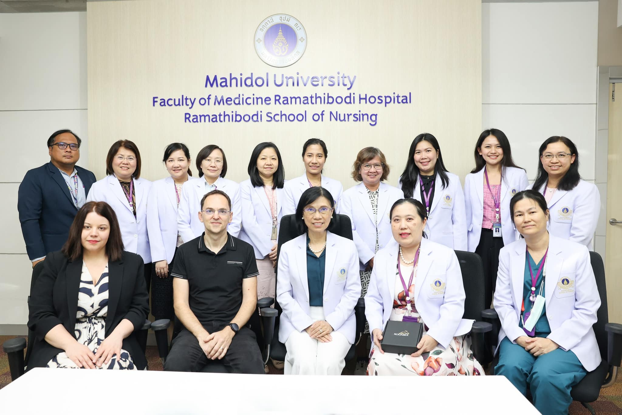 ผู้บริหาร คณาจารย์ และบุคลากรโรงเรียนพยาบาลรามาธิบดี ร่วมต้อนรับ ผู้บริหาร และนักศึกษาจาก Faculty of Health Sciences, University of Maribor, Slovenia ผู้บริหาร คณาจารย์ และบุคลากรโรงเรียนพยาบาลรามาธิบดี ร่วมต้อนรับ ผู้บริหาร และนักศึกษาจาก Faculty of Health Sciences, University of Maribor, Slovenia