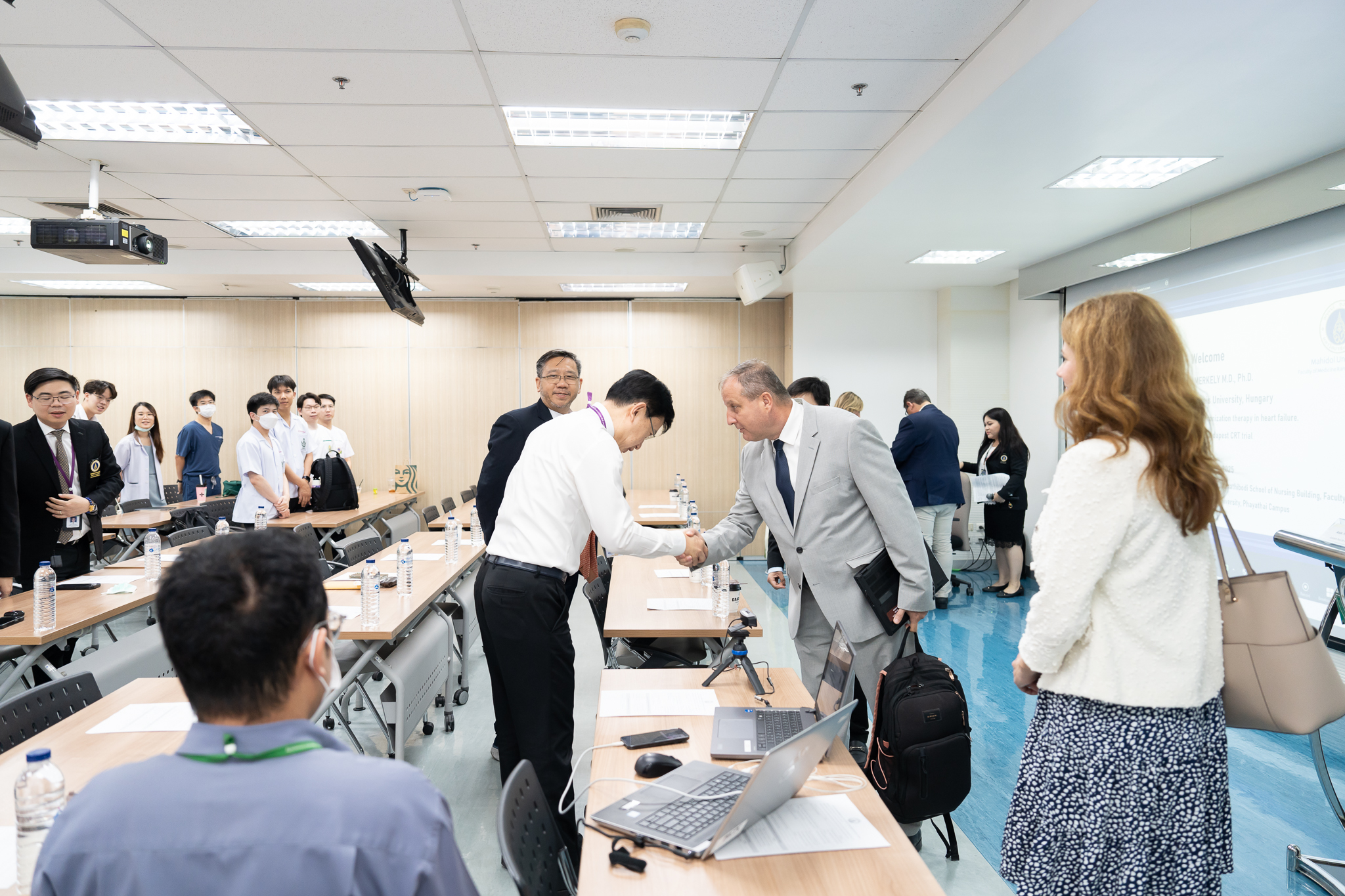 คณะแพทยศาสตร์โรงพยาบาลรามาธิบดี มหาวิทยาลัยมหิดล ให้การต้อนรับคณะผู้แทนจากฮังการี เพื่อความร่วมมือทางการศึกษา คณะแพทยศาสตร์โรงพยาบาลรามาธิบดี มหาวิทยาลัยมหิดล ให้การต้อนรับคณะผู้แทนจากฮังการี เพื่อความร่วมมือทางการศึกษา