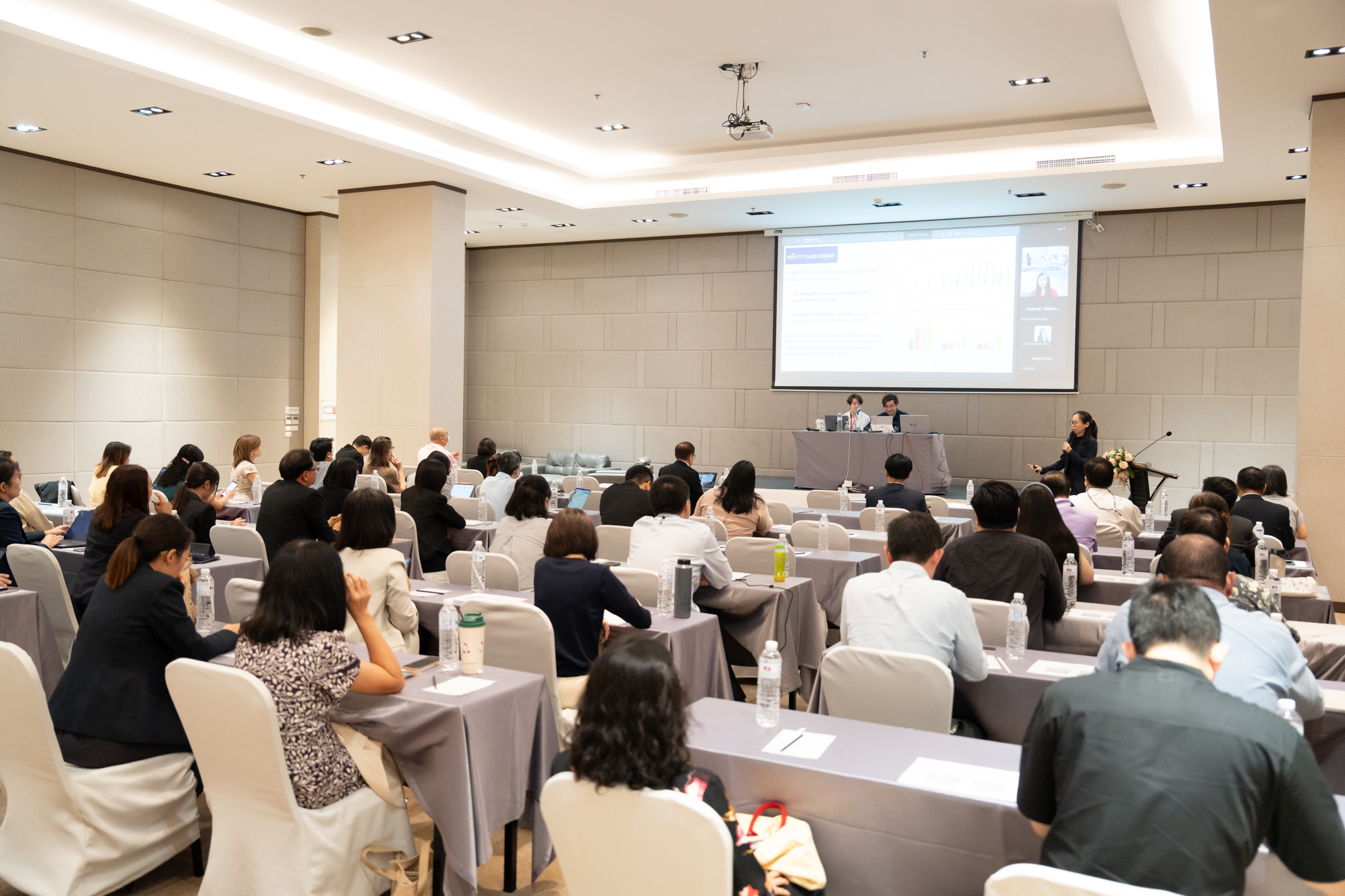 ประชุมรับฟังความคิดเห็นต่อข้อเสนอเชิงนโยบายภายใต้โครงการวิจัย “การออกแบบทางเลือกกลไกการบริหารจัดการด้านการเงินการคลังของระบบหลักประกันสุขภาพภาครัฐสำหรับบริการด้านทันตกรรม เพื่อผลลัพธ์ด้านสุขภาพที่เป็นธรรมอย่างยั่งยืน (ระยะที่ 1)” ประชุมรับฟังความคิดเห็นต่อข้อเสนอเชิงนโยบายภายใต้โครงการวิจัย “การออกแบบทางเลือกกลไกการบริหารจัดการด้านการเงินการคลังของระบบหลักประกันสุขภาพภาครัฐสำหรับบริการด้านทันตกรรม เพื่อผลลัพธ์ด้านสุขภาพที่เป็นธรรมอย่างยั่งยืน (ระยะที่ 1)”