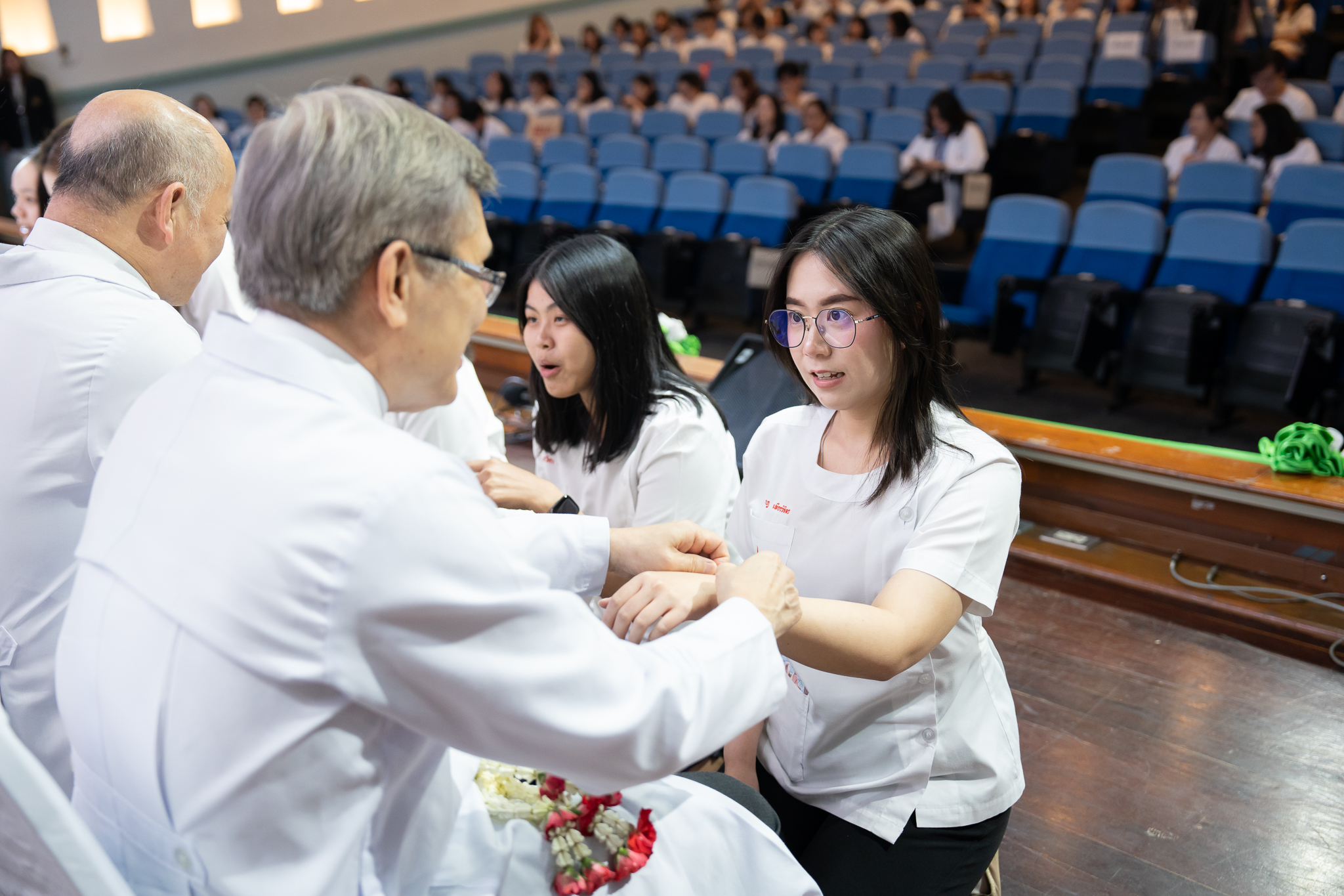 งานปัจฉิมนิเทศนักศึกษาแพทย์ชั้นปีที่ 6 ประจำปี 2568 และพิธีแสดงกตเวทิตาจิตแด่อาจารย์ของนักศึกษาแพทย์ชั้นปีที่ 6 (แพทย์รามาธิบดี รุ่นที่ 55) งานปัจฉิมนิเทศนักศึกษาแพทย์ชั้นปีที่ 6 ประจำปี 2568 และพิธีแสดงกตเวทิตาจิตแด่อาจารย์ของนักศึกษาแพทย์ชั้นปีที่ 6 (แพทย์รามาธิบดี รุ่นที่ 55)