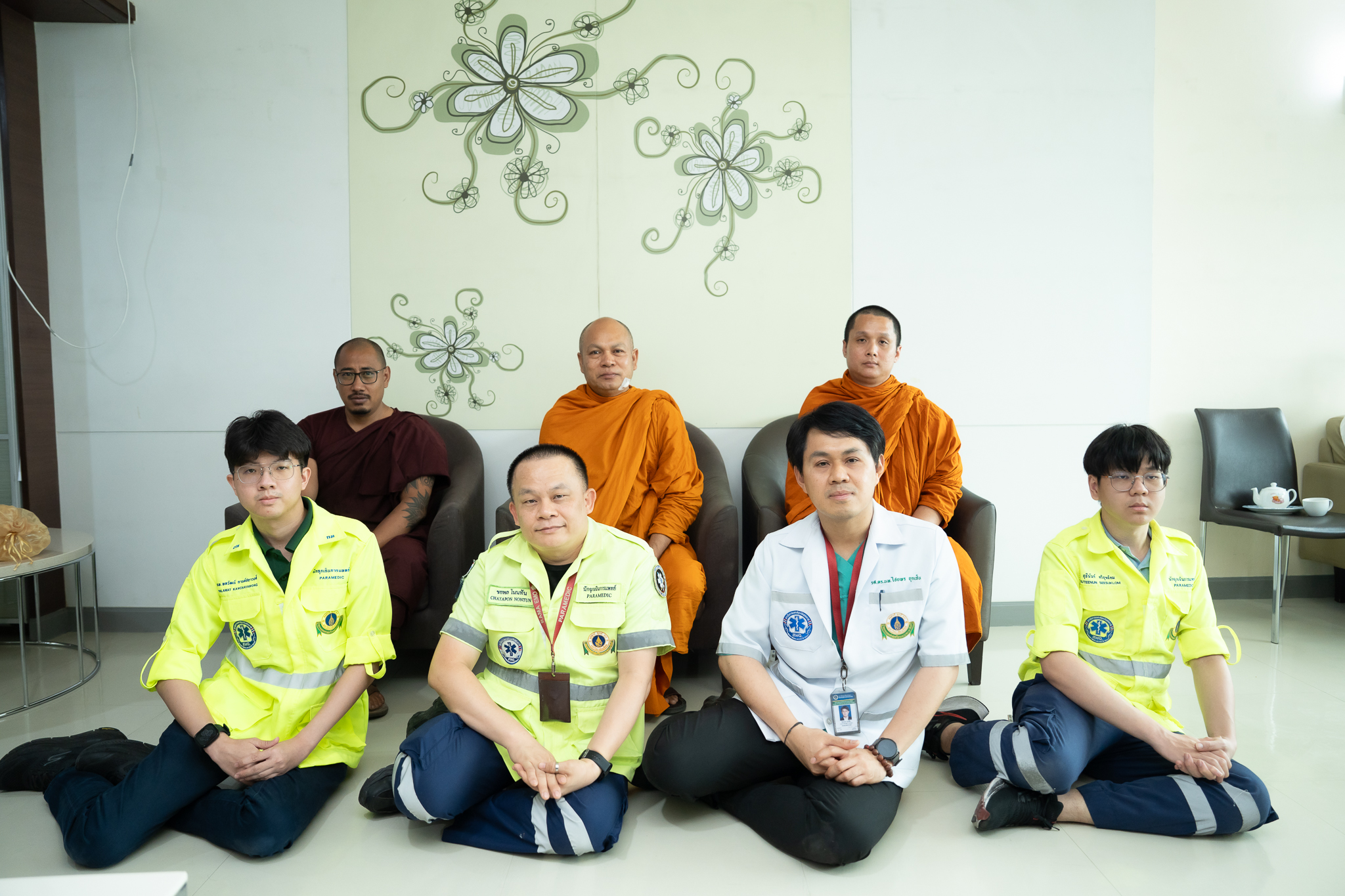 ฝ่ายทันตกรรม โรงพยาบาลรามาธิบดี ถวายเพลแด่พระราชโพธิวิเทศวัชรสุธี เจ้าอาวาสวัดไทยลุมพินี ฝ่ายทันตกรรม โรงพยาบาลรามาธิบดี ถวายเพลแด่พระราชโพธิวิเทศวัชรสุธี เจ้าอาวาสวัดไทยลุมพินี