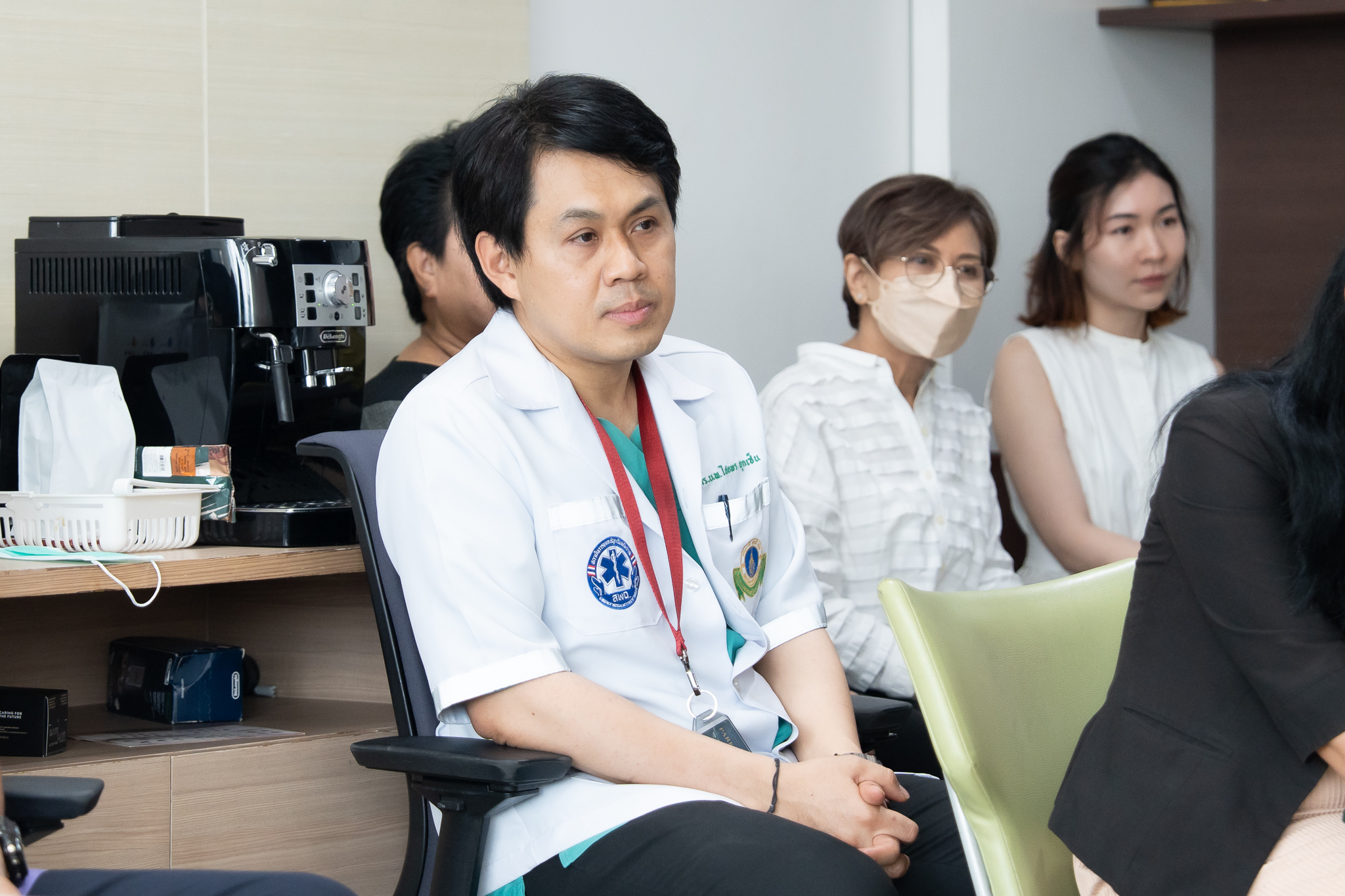 ฝ่ายทันตกรรม โรงพยาบาลรามาธิบดี ถวายเพลแด่พระราชโพธิวิเทศวัชรสุธี เจ้าอาวาสวัดไทยลุมพินี ฝ่ายทันตกรรม โรงพยาบาลรามาธิบดี ถวายเพลแด่พระราชโพธิวิเทศวัชรสุธี เจ้าอาวาสวัดไทยลุมพินี