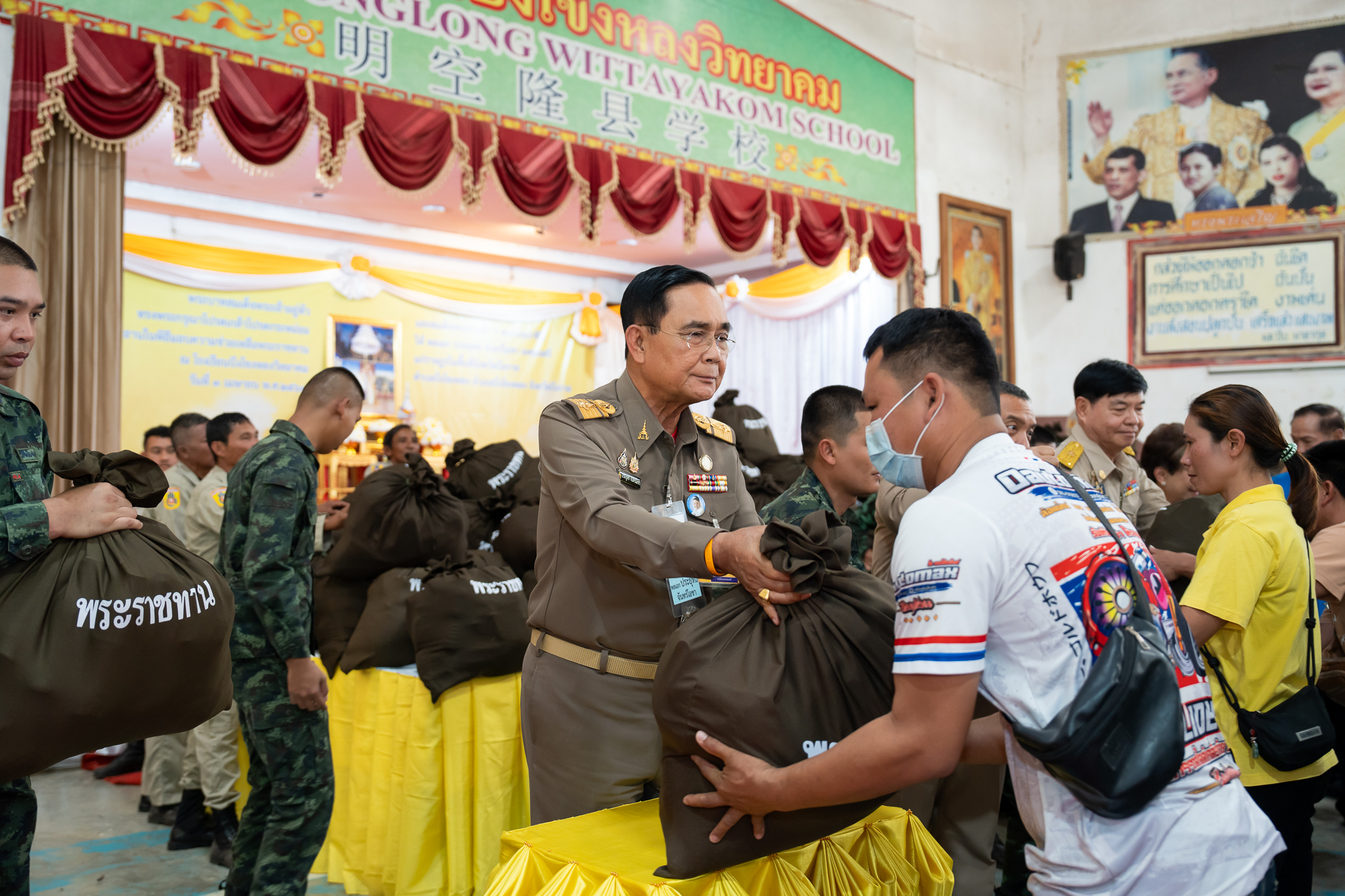 คณะแพทยศาสตร์โรงพยาบาลรามาธิบดี มหาวิทยาลัยมหิดล ร่วมกับ สำนักงานองคมนตรี ออกหน่วยแพทย์เคลื่อนที่ ในโครงการ “สืบสานพระราชปณิธาน” ครั้งที่ 17 ณ โรงเรียนบึงโขงหลงวิทยาคม ตำบลบึงโขงหลง อำเภอบึงโขงหลง จังหวัดบึงกาฬ คณะแพทยศาสตร์โรงพยาบาลรามาธิบดี มหาวิทยาลัยมหิดล ร่วมกับ สำนักงานองคมนตรี ออกหน่วยแพทย์เคลื่อนที่ ในโครงการ “สืบสานพระราชปณิธาน” ครั้งที่ 17 ณ โรงเรียนบึงโขงหลงวิทยาคม ตำบลบึงโขงหลง อำเภอบึงโขงหลง จังหวัดบึงกาฬ