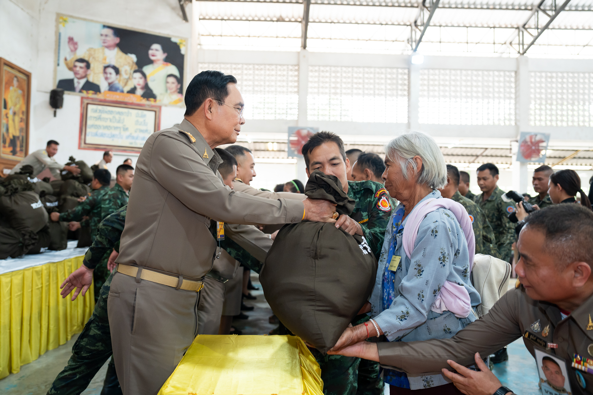 คณะแพทยศาสตร์โรงพยาบาลรามาธิบดี มหาวิทยาลัยมหิดล ร่วมกับ สำนักงานองคมนตรี ออกหน่วยแพทย์เคลื่อนที่ ในโครงการ “สืบสานพระราชปณิธาน” ครั้งที่ 17 ณ โรงเรียนบึงโขงหลงวิทยาคม ตำบลบึงโขงหลง อำเภอบึงโขงหลง จังหวัดบึงกาฬ คณะแพทยศาสตร์โรงพยาบาลรามาธิบดี มหาวิทยาลัยมหิดล ร่วมกับ สำนักงานองคมนตรี ออกหน่วยแพทย์เคลื่อนที่ ในโครงการ “สืบสานพระราชปณิธาน” ครั้งที่ 17 ณ โรงเรียนบึงโขงหลงวิทยาคม ตำบลบึงโขงหลง อำเภอบึงโขงหลง จังหวัดบึงกาฬ