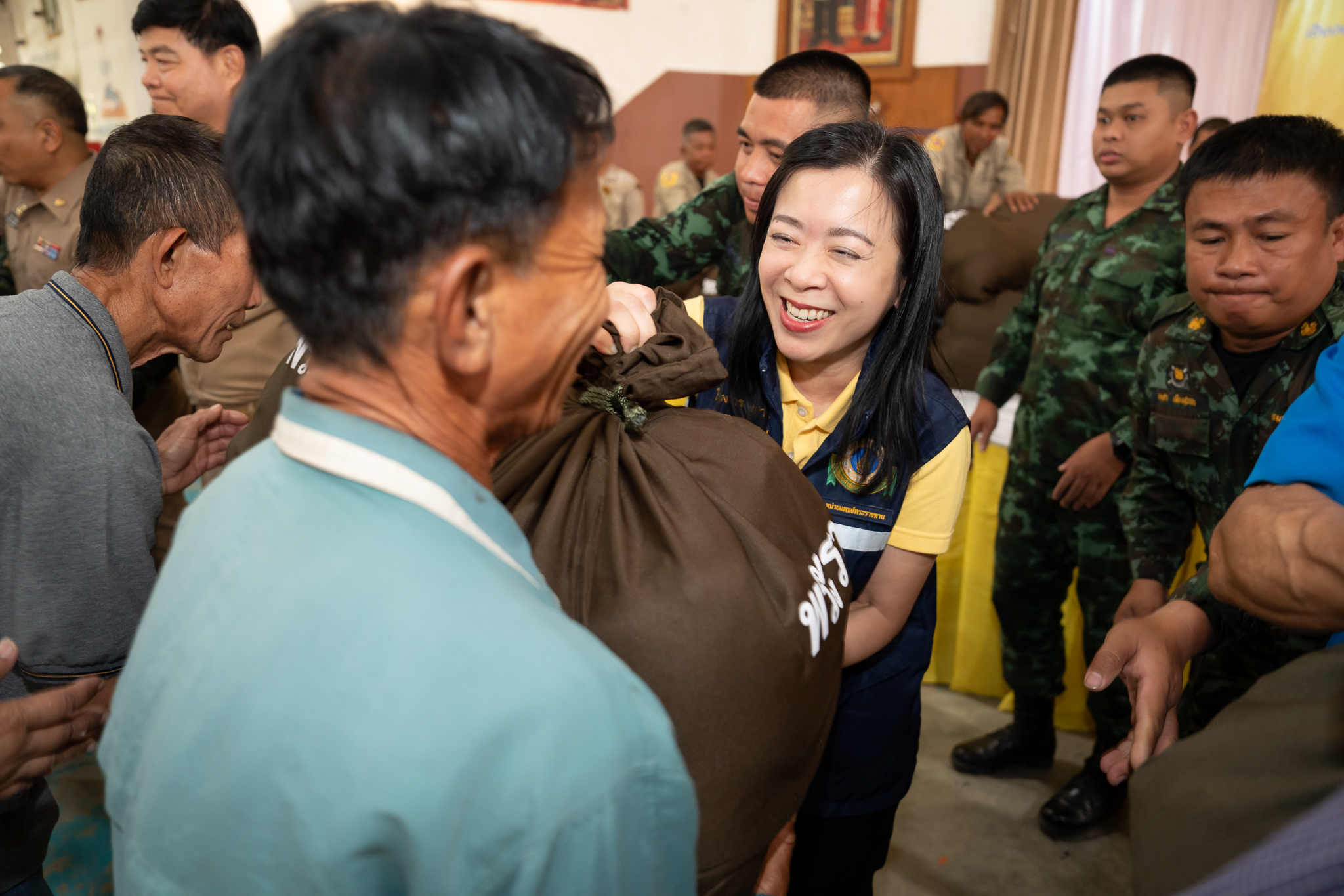 คณะแพทยศาสตร์โรงพยาบาลรามาธิบดี มหาวิทยาลัยมหิดล ร่วมกับ สำนักงานองคมนตรี ออกหน่วยแพทย์เคลื่อนที่ ในโครงการ “สืบสานพระราชปณิธาน” ครั้งที่ 17 ณ โรงเรียนบึงโขงหลงวิทยาคม ตำบลบึงโขงหลง อำเภอบึงโขงหลง จังหวัดบึงกาฬ คณะแพทยศาสตร์โรงพยาบาลรามาธิบดี มหาวิทยาลัยมหิดล ร่วมกับ สำนักงานองคมนตรี ออกหน่วยแพทย์เคลื่อนที่ ในโครงการ “สืบสานพระราชปณิธาน” ครั้งที่ 17 ณ โรงเรียนบึงโขงหลงวิทยาคม ตำบลบึงโขงหลง อำเภอบึงโขงหลง จังหวัดบึงกาฬ