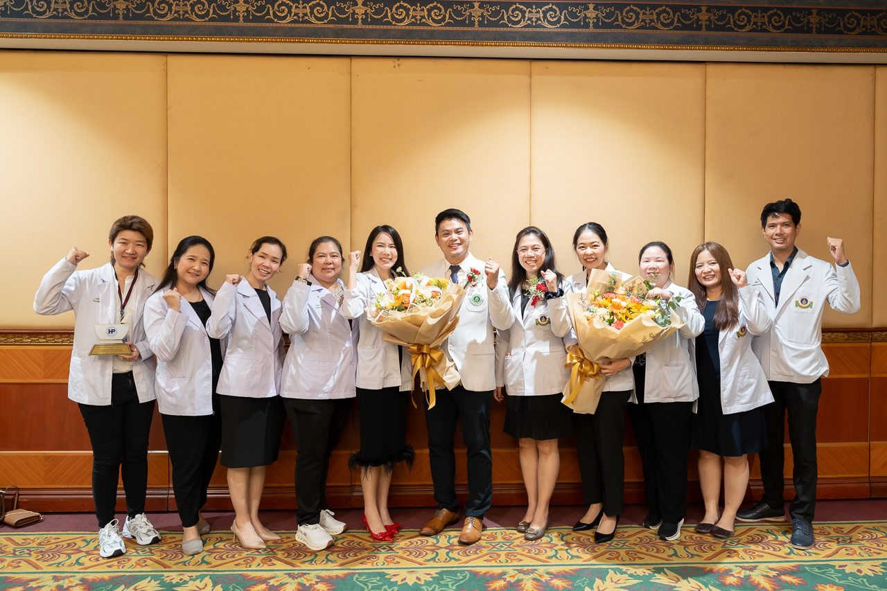 รางวัลเภสัชกรโรงพยาบาลดีเด่นและรางวัลทีมงานเภสัชกรรมโรงพยาบาลดีเด่น ในงานประชุมวิชาการและประชุมใหญ่สามัญประจำปี 2568 “Survival of Hospital Pharmacy in an Era of Pharmacists Shortages” รางวัลเภสัชกรโรงพยาบาลดีเด่นและรางวัลทีมงานเภสัชกรรมโรงพยาบาลดีเด่น ในงานประชุมวิชาการและประชุมใหญ่สามัญประจำปี 2568 “Survival of Hospital Pharmacy in an Era of Pharmacists Shortages”