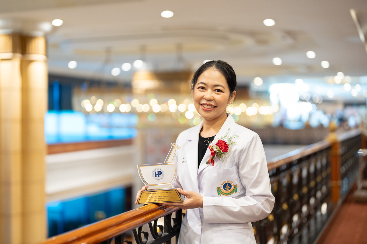 รางวัลเภสัชกรโรงพยาบาลดีเด่นและรางวัลทีมงานเภสัชกรรมโรงพยาบาลดีเด่น ในงานประชุมวิชาการและประชุมใหญ่สามัญประจำปี 2568 “Survival of Hospital Pharmacy in an Era of Pharmacists Shortages” รางวัลเภสัชกรโรงพยาบาลดีเด่นและรางวัลทีมงานเภสัชกรรมโรงพยาบาลดีเด่น ในงานประชุมวิชาการและประชุมใหญ่สามัญประจำปี 2568 “Survival of Hospital Pharmacy in an Era of Pharmacists Shortages”