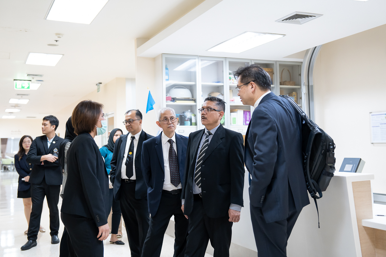 พิธีลงนามบันทึกข้อตกลงความร่วมมือ (MOU) กับ โรงพยาบาล Rumah Sakit Cipto Mangunkusumo (RSCM), Faculty of Medicine, Universitas Indonesia (FMUI) สาธารณรัฐอินโดนีเซีย พิธีลงนามบันทึกข้อตกลงความร่วมมือ (MOU) กับ โรงพยาบาล Rumah Sakit Cipto Mangunkusumo (RSCM), Faculty of Medicine, Universitas Indonesia (FMUI) สาธารณรัฐอินโดนีเซีย