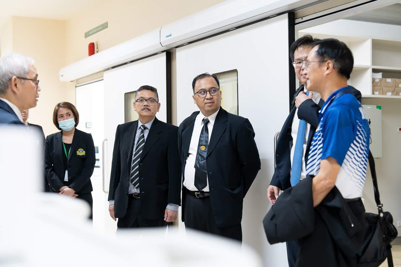 พิธีลงนามบันทึกข้อตกลงความร่วมมือ (MOU) กับ โรงพยาบาล Rumah Sakit Cipto Mangunkusumo (RSCM), Faculty of Medicine, Universitas Indonesia (FMUI) สาธารณรัฐอินโดนีเซีย พิธีลงนามบันทึกข้อตกลงความร่วมมือ (MOU) กับ โรงพยาบาล Rumah Sakit Cipto Mangunkusumo (RSCM), Faculty of Medicine, Universitas Indonesia (FMUI) สาธารณรัฐอินโดนีเซีย