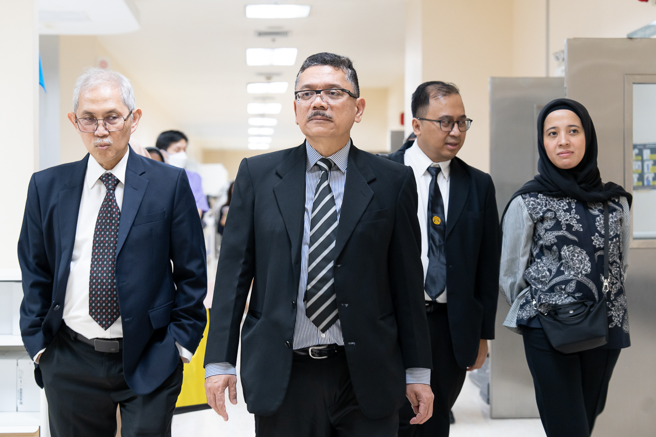 พิธีลงนามบันทึกข้อตกลงความร่วมมือ (MOU) กับ โรงพยาบาล Rumah Sakit Cipto Mangunkusumo (RSCM), Faculty of Medicine, Universitas Indonesia (FMUI) สาธารณรัฐอินโดนีเซีย พิธีลงนามบันทึกข้อตกลงความร่วมมือ (MOU) กับ โรงพยาบาล Rumah Sakit Cipto Mangunkusumo (RSCM), Faculty of Medicine, Universitas Indonesia (FMUI) สาธารณรัฐอินโดนีเซีย