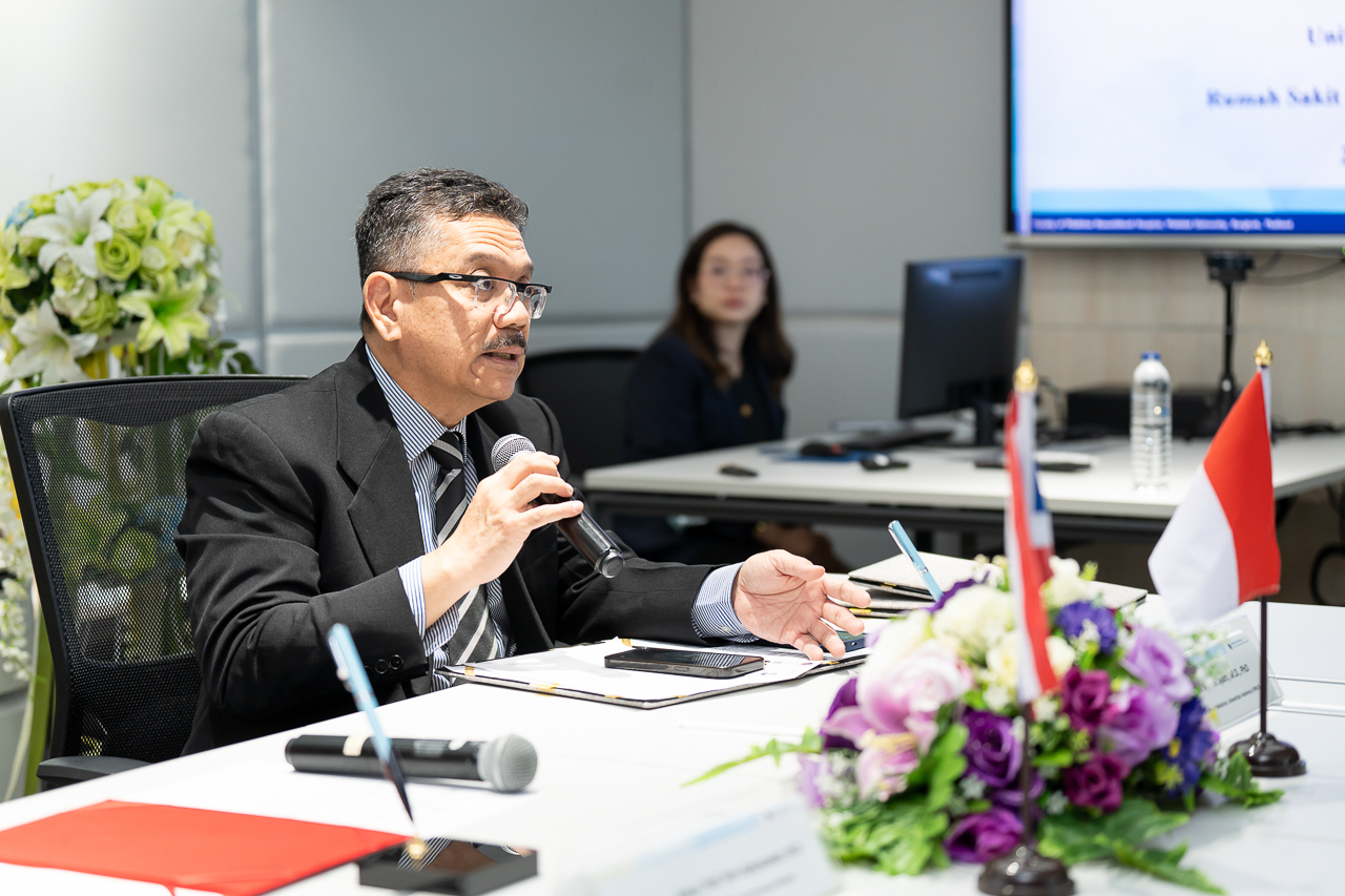 พิธีลงนามบันทึกข้อตกลงความร่วมมือ (MOU) กับ โรงพยาบาล Rumah Sakit Cipto Mangunkusumo (RSCM), Faculty of Medicine, Universitas Indonesia (FMUI) สาธารณรัฐอินโดนีเซีย พิธีลงนามบันทึกข้อตกลงความร่วมมือ (MOU) กับ โรงพยาบาล Rumah Sakit Cipto Mangunkusumo (RSCM), Faculty of Medicine, Universitas Indonesia (FMUI) สาธารณรัฐอินโดนีเซีย