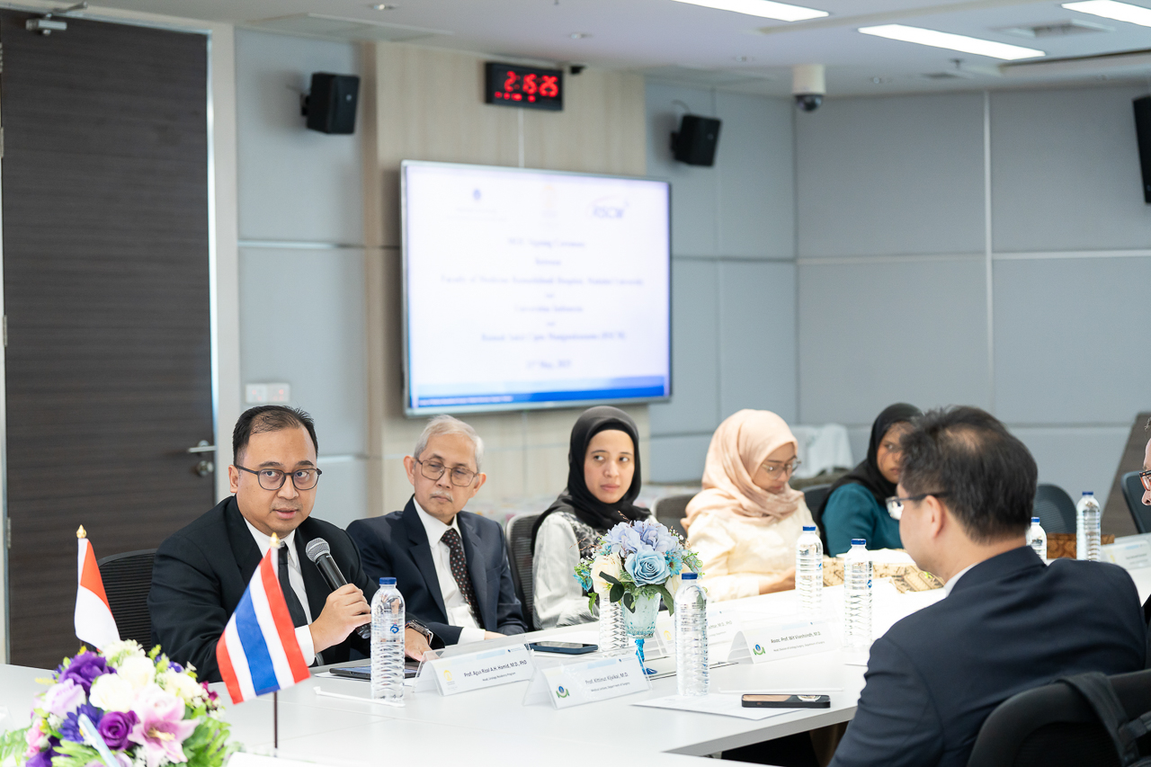 พิธีลงนามบันทึกข้อตกลงความร่วมมือ (MOU) กับ โรงพยาบาล Rumah Sakit Cipto Mangunkusumo (RSCM), Faculty of Medicine, Universitas Indonesia (FMUI) สาธารณรัฐอินโดนีเซีย พิธีลงนามบันทึกข้อตกลงความร่วมมือ (MOU) กับ โรงพยาบาล Rumah Sakit Cipto Mangunkusumo (RSCM), Faculty of Medicine, Universitas Indonesia (FMUI) สาธารณรัฐอินโดนีเซีย