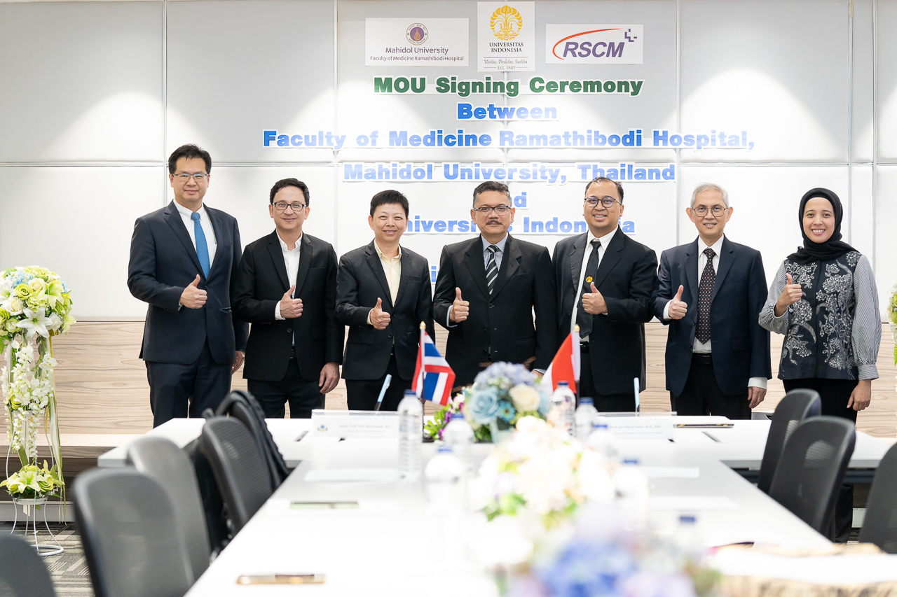 พิธีลงนามบันทึกข้อตกลงความร่วมมือ (MOU) กับ โรงพยาบาล Rumah Sakit Cipto Mangunkusumo (RSCM), Faculty of Medicine, Universitas Indonesia (FMUI) สาธารณรัฐอินโดนีเซีย พิธีลงนามบันทึกข้อตกลงความร่วมมือ (MOU) กับ โรงพยาบาล Rumah Sakit Cipto Mangunkusumo (RSCM), Faculty of Medicine, Universitas Indonesia (FMUI) สาธารณรัฐอินโดนีเซีย