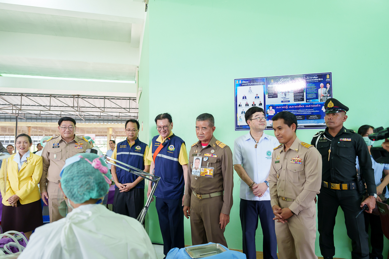 คณะแพทยศาสตร์โรงพยาบาลรามาธิบดี มหาวิทยาลัยมหิดล ร่วมกับ สำนักงานองคมนตรี ออกหน่วยแพทย์เคลื่อนที่ ในโครงการ “สืบสานพระราชปณิธาน” ครั้งที่ 18 ณ โรงเรียนกำแพงวิทยา ถนนละงู-ทุ่งหว้า ตำบลกำแพง อำเภอละงู จังหวัดสตูล คณะแพทยศาสตร์โรงพยาบาลรามาธิบดี มหาวิทยาลัยมหิดล ร่วมกับ สำนักงานองคมนตรี ออกหน่วยแพทย์เคลื่อนที่ ในโครงการ “สืบสานพระราชปณิธาน” ครั้งที่ 18 ณ โรงเรียนกำแพงวิทยา ถนนละงู-ทุ่งหว้า ตำบลกำแพง อำเภอละงู จังหวัดสตูล