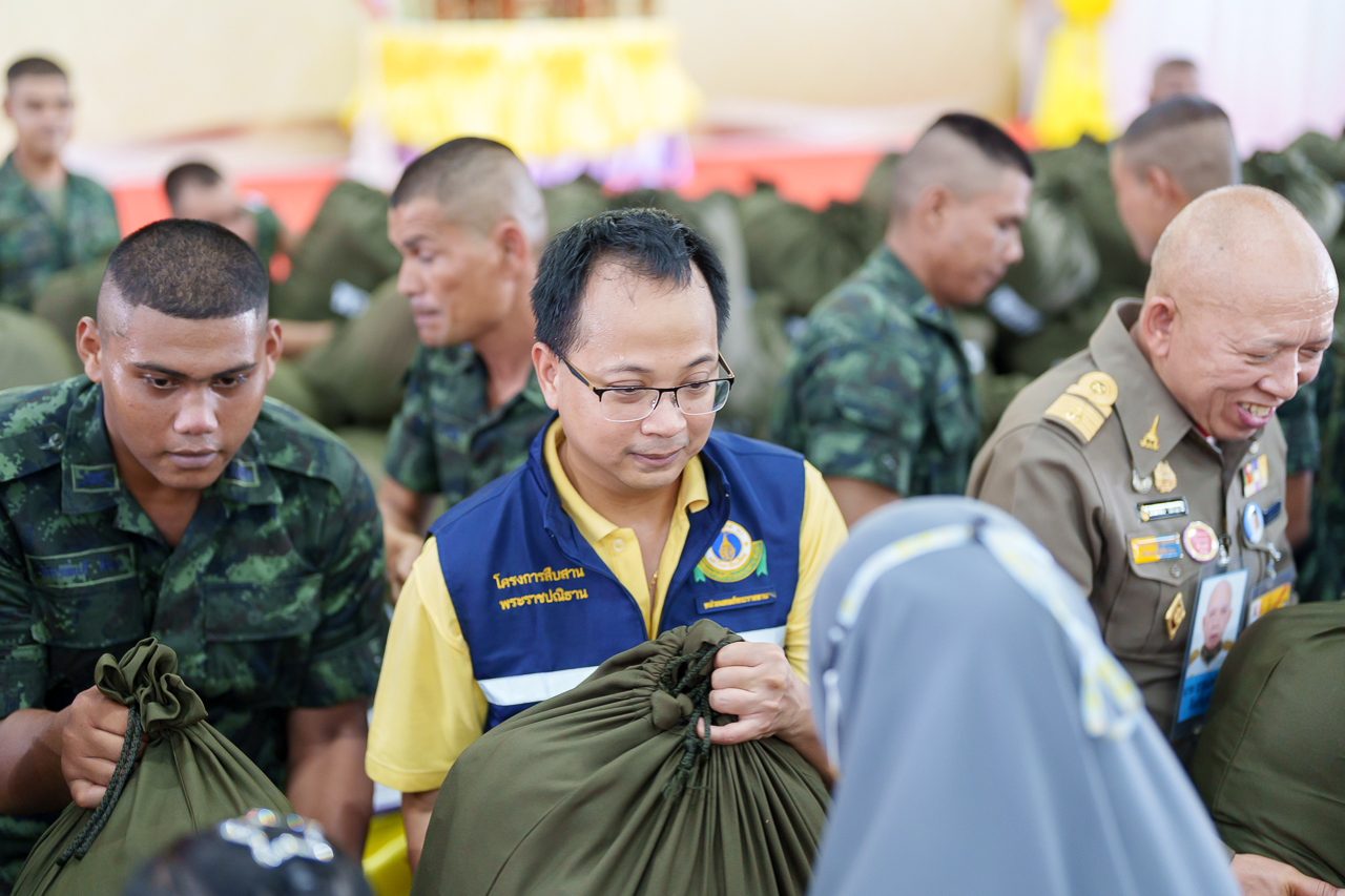 คณะแพทยศาสตร์โรงพยาบาลรามาธิบดี มหาวิทยาลัยมหิดล ร่วมกับ สำนักงานองคมนตรี ออกหน่วยแพทย์เคลื่อนที่ ในโครงการ “สืบสานพระราชปณิธาน” ครั้งที่ 18 ณ โรงเรียนกำแพงวิทยา ถนนละงู-ทุ่งหว้า ตำบลกำแพง อำเภอละงู จังหวัดสตูล คณะแพทยศาสตร์โรงพยาบาลรามาธิบดี มหาวิทยาลัยมหิดล ร่วมกับ สำนักงานองคมนตรี ออกหน่วยแพทย์เคลื่อนที่ ในโครงการ “สืบสานพระราชปณิธาน” ครั้งที่ 18 ณ โรงเรียนกำแพงวิทยา ถนนละงู-ทุ่งหว้า ตำบลกำแพง อำเภอละงู จังหวัดสตูล