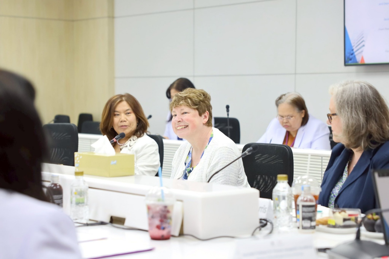 คณะผู้บริหาร โรงเรียนพยาบาลรามาธิบดี ร่วมให้การต้อนรับ อาคันตุกะ จาก Florence Nightingale Faculty of Nursing, Midwifery & Palliative Care, King’s College London สหราชอาณาจักร คณะผู้บริหาร โรงเรียนพยาบาลรามาธิบดี ร่วมให้การต้อนรับ อาคันตุกะ จาก Florence Nightingale Faculty of Nursing, Midwifery & Palliative Care, King’s College London สหราชอาณาจักร
