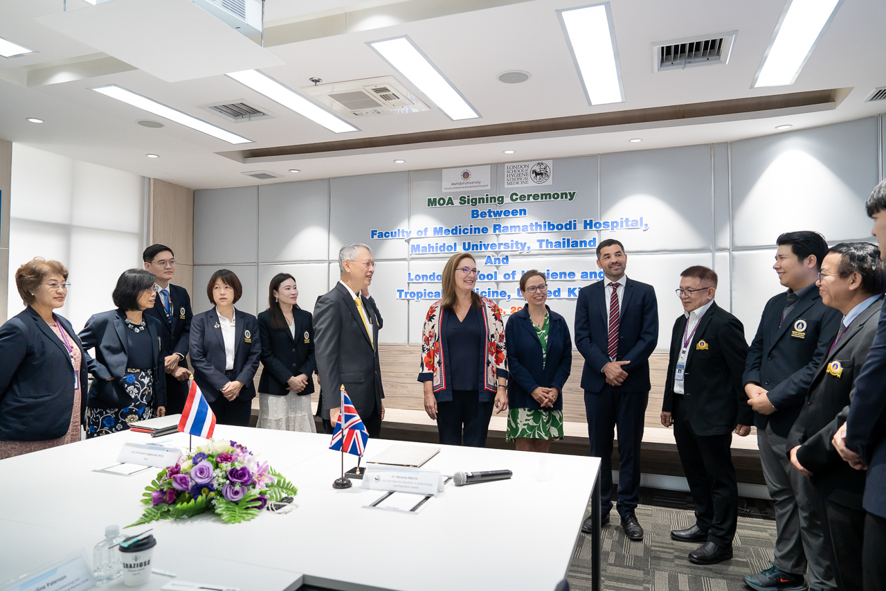 พิธีลงนามบันทึกข้อตกลงความร่วมมือ (Memorandum of Agreement (MOA)) กับ London School of Hygiene and Tropical Medicine (LSHTM) ประเทศอังกฤษ พิธีลงนามบันทึกข้อตกลงความร่วมมือ (Memorandum of Agreement (MOA)) กับ London School of Hygiene and Tropical Medicine (LSHTM) ประเทศอังกฤษ