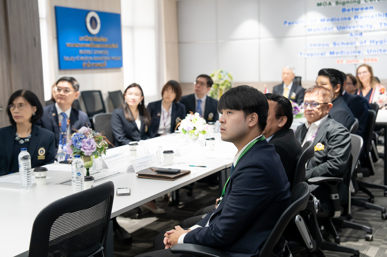 พิธีลงนามบันทึกข้อตกลงความร่วมมือ (Memorandum of Agreement (MOA)) กับ London School of Hygiene and Tropical Medicine (LSHTM) ประเทศอังกฤษ พิธีลงนามบันทึกข้อตกลงความร่วมมือ (Memorandum of Agreement (MOA)) กับ London School of Hygiene and Tropical Medicine (LSHTM) ประเทศอังกฤษ