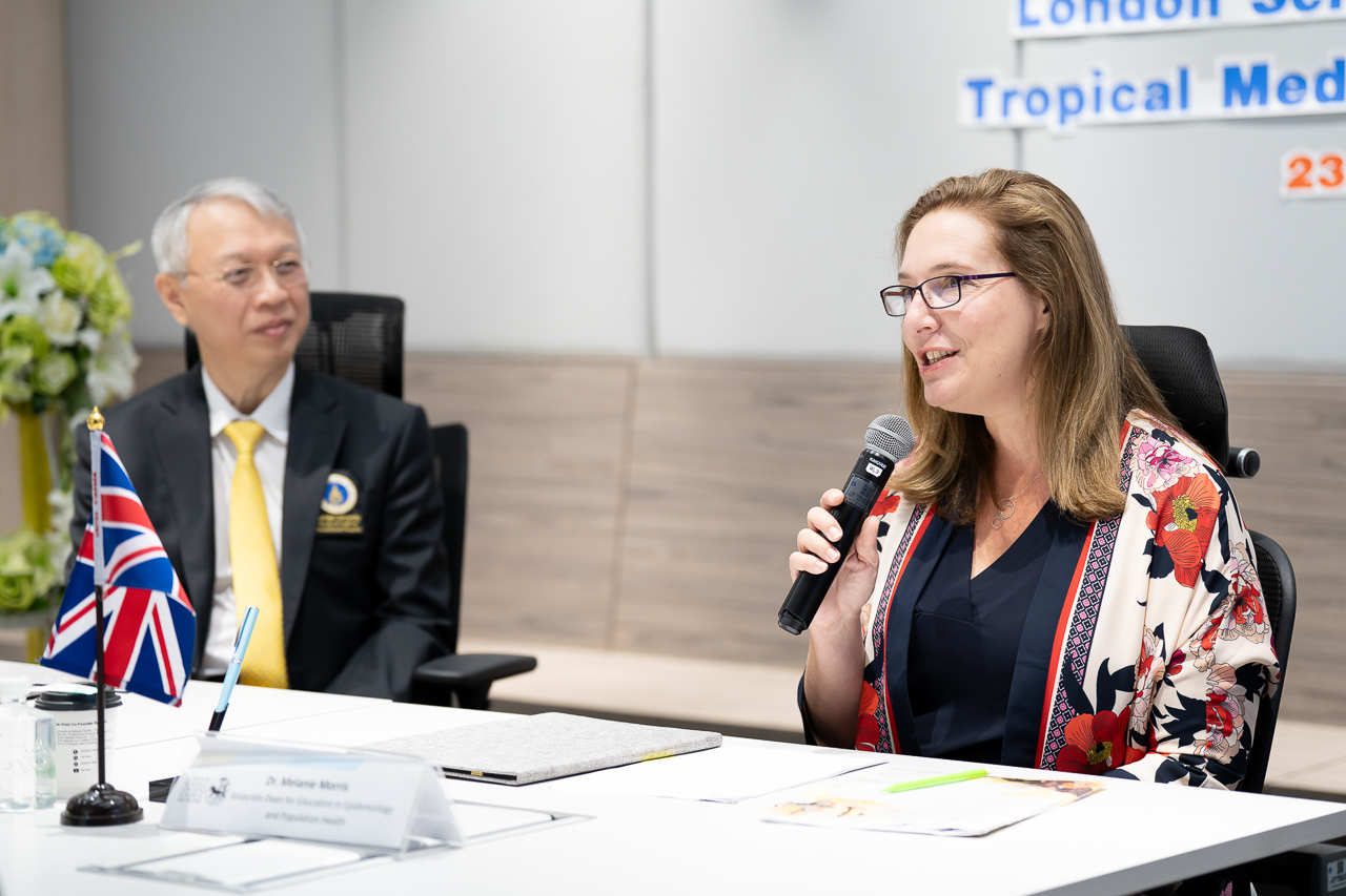 พิธีลงนามบันทึกข้อตกลงความร่วมมือ (Memorandum of Agreement (MOA)) กับ London School of Hygiene and Tropical Medicine (LSHTM) ประเทศอังกฤษ พิธีลงนามบันทึกข้อตกลงความร่วมมือ (Memorandum of Agreement (MOA)) กับ London School of Hygiene and Tropical Medicine (LSHTM) ประเทศอังกฤษ