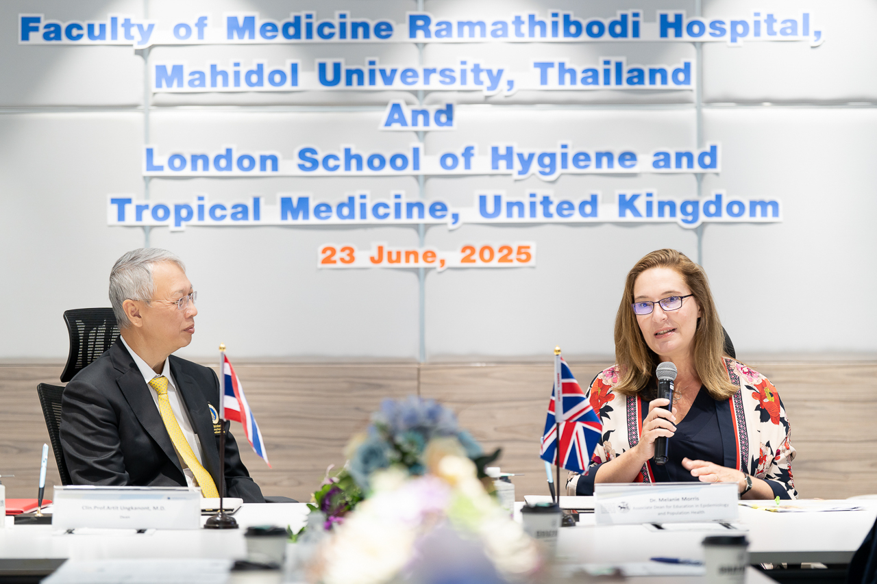 พิธีลงนามบันทึกข้อตกลงความร่วมมือ (Memorandum of Agreement (MOA)) กับ London School of Hygiene and Tropical Medicine (LSHTM) ประเทศอังกฤษ พิธีลงนามบันทึกข้อตกลงความร่วมมือ (Memorandum of Agreement (MOA)) กับ London School of Hygiene and Tropical Medicine (LSHTM) ประเทศอังกฤษ