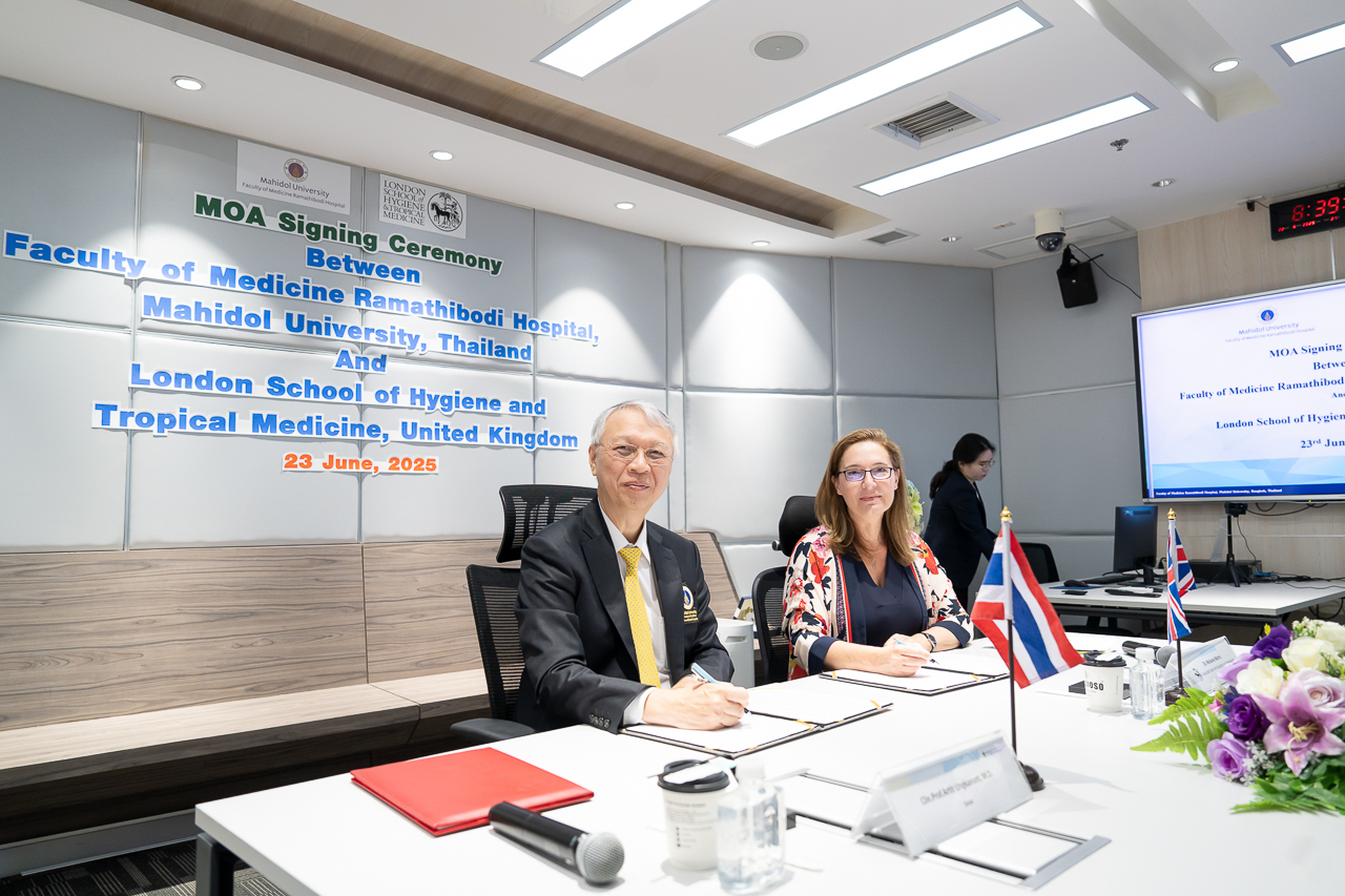 พิธีลงนามบันทึกข้อตกลงความร่วมมือ (Memorandum of Agreement (MOA)) กับ London School of Hygiene and Tropical Medicine (LSHTM) ประเทศอังกฤษ พิธีลงนามบันทึกข้อตกลงความร่วมมือ (Memorandum of Agreement (MOA)) กับ London School of Hygiene and Tropical Medicine (LSHTM) ประเทศอังกฤษ