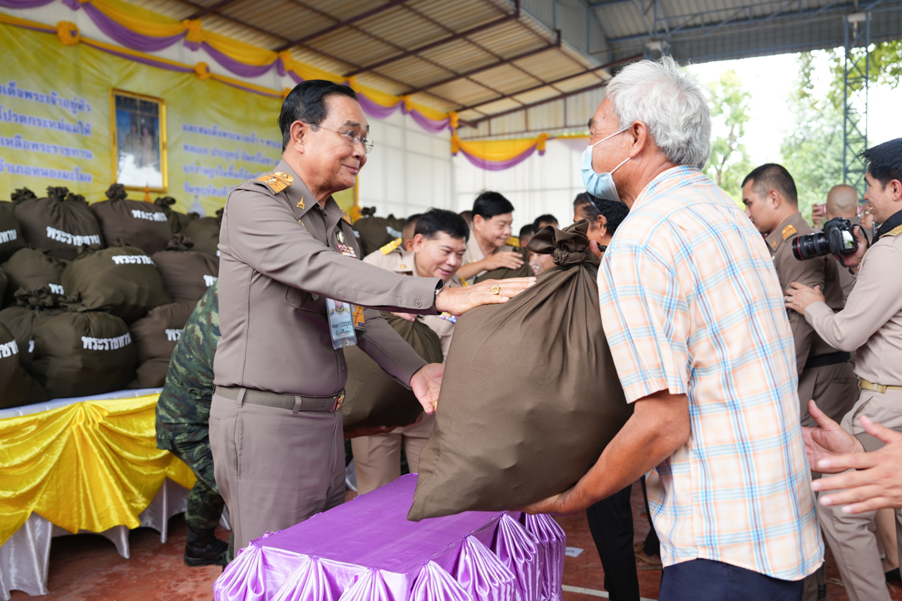คณะแพทยศาสตร์โรงพยาบาลรามาธิบดี มหาวิทยาลัยมหิดล ร่วมกับ สำนักงานองคมนตรี ออกหน่วยแพทย์เคลื่อนที่ ในโครงการ “สืบสานพระราชปณิธาน” ครั้งที่ 19 ณ โรงเรียนวัดวังน้ำขาว อำเภอหนองมะโมง จังหวัดชัยนาท คณะแพทยศาสตร์โรงพยาบาลรามาธิบดี มหาวิทยาลัยมหิดล ร่วมกับ สำนักงานองคมนตรี ออกหน่วยแพทย์เคลื่อนที่ ในโครงการ “สืบสานพระราชปณิธาน” ครั้งที่ 19 ณ โรงเรียนวัดวังน้ำขาว อำเภอหนองมะโมง จังหวัดชัยนาท