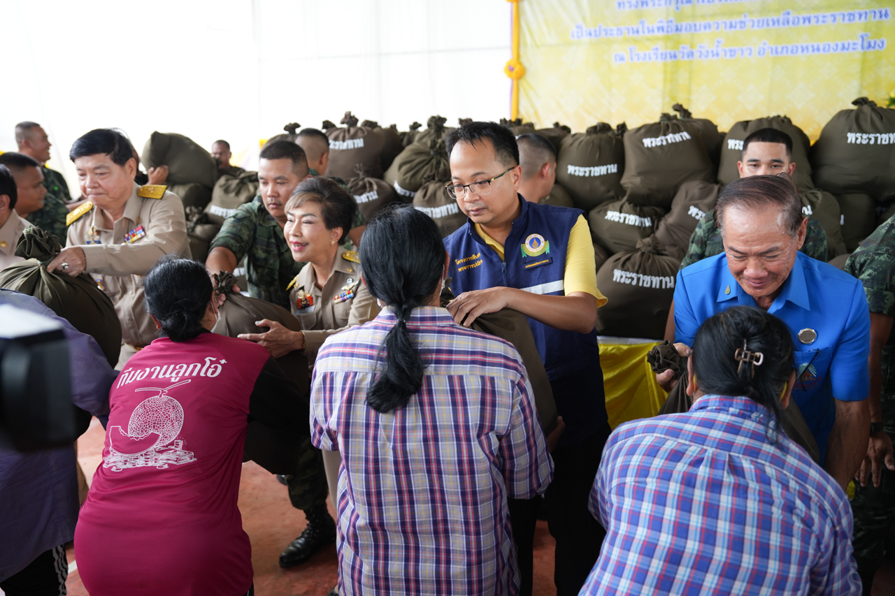 คณะแพทยศาสตร์โรงพยาบาลรามาธิบดี มหาวิทยาลัยมหิดล ร่วมกับ สำนักงานองคมนตรี ออกหน่วยแพทย์เคลื่อนที่ ในโครงการ “สืบสานพระราชปณิธาน” ครั้งที่ 19 ณ โรงเรียนวัดวังน้ำขาว อำเภอหนองมะโมง จังหวัดชัยนาท คณะแพทยศาสตร์โรงพยาบาลรามาธิบดี มหาวิทยาลัยมหิดล ร่วมกับ สำนักงานองคมนตรี ออกหน่วยแพทย์เคลื่อนที่ ในโครงการ “สืบสานพระราชปณิธาน” ครั้งที่ 19 ณ โรงเรียนวัดวังน้ำขาว อำเภอหนองมะโมง จังหวัดชัยนาท