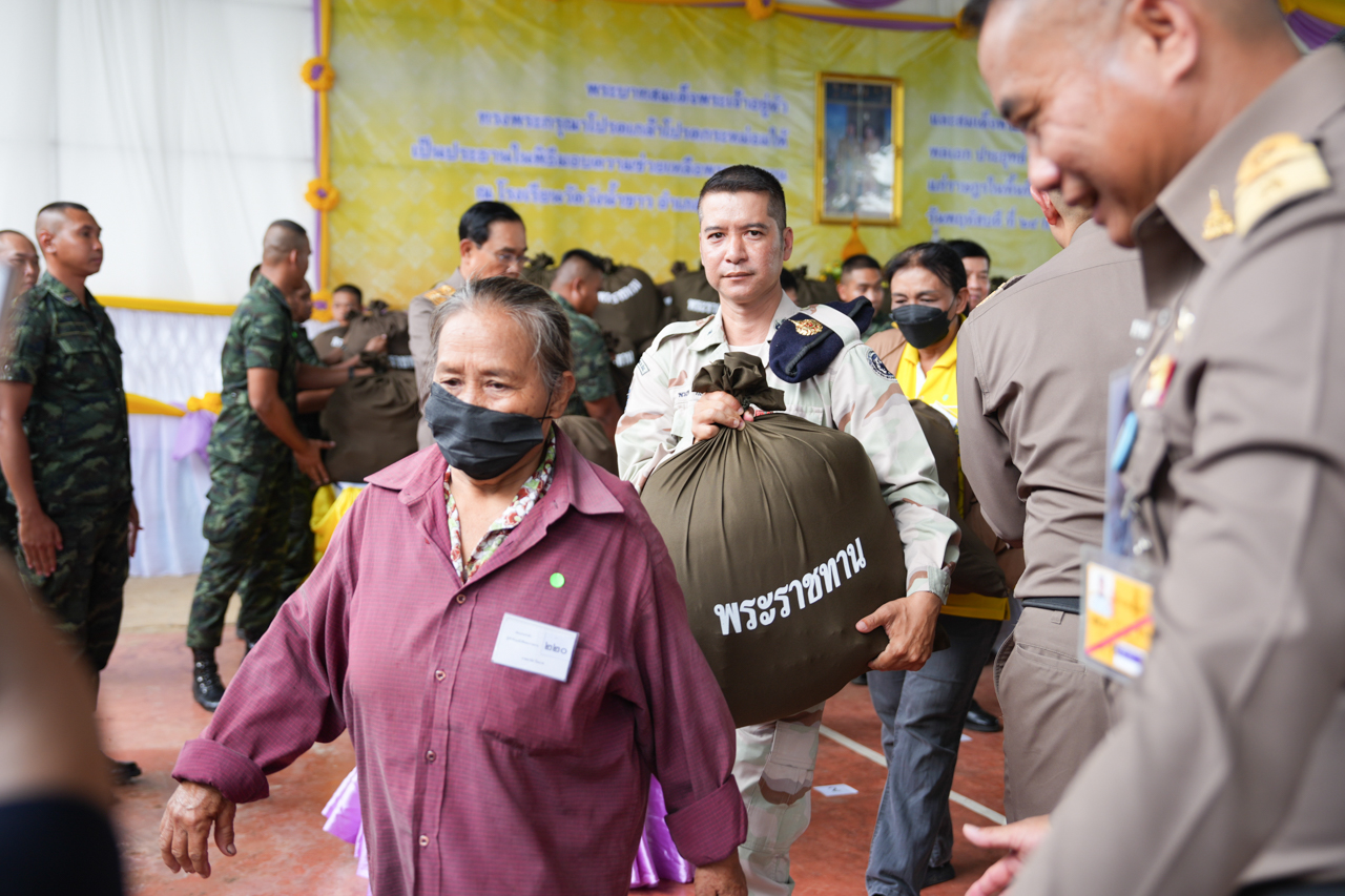 คณะแพทยศาสตร์โรงพยาบาลรามาธิบดี มหาวิทยาลัยมหิดล ร่วมกับ สำนักงานองคมนตรี ออกหน่วยแพทย์เคลื่อนที่ ในโครงการ “สืบสานพระราชปณิธาน” ครั้งที่ 19 ณ โรงเรียนวัดวังน้ำขาว อำเภอหนองมะโมง จังหวัดชัยนาท คณะแพทยศาสตร์โรงพยาบาลรามาธิบดี มหาวิทยาลัยมหิดล ร่วมกับ สำนักงานองคมนตรี ออกหน่วยแพทย์เคลื่อนที่ ในโครงการ “สืบสานพระราชปณิธาน” ครั้งที่ 19 ณ โรงเรียนวัดวังน้ำขาว อำเภอหนองมะโมง จังหวัดชัยนาท