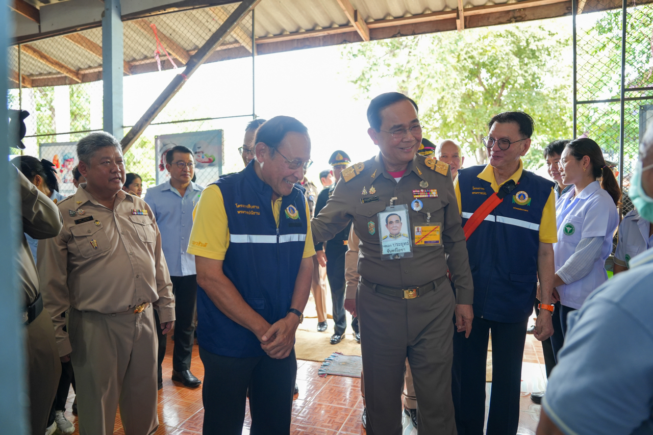 คณะแพทยศาสตร์โรงพยาบาลรามาธิบดี มหาวิทยาลัยมหิดล ร่วมกับ สำนักงานองคมนตรี ออกหน่วยแพทย์เคลื่อนที่ ในโครงการ “สืบสานพระราชปณิธาน” ครั้งที่ 19 ณ โรงเรียนวัดวังน้ำขาว อำเภอหนองมะโมง จังหวัดชัยนาท คณะแพทยศาสตร์โรงพยาบาลรามาธิบดี มหาวิทยาลัยมหิดล ร่วมกับ สำนักงานองคมนตรี ออกหน่วยแพทย์เคลื่อนที่ ในโครงการ “สืบสานพระราชปณิธาน” ครั้งที่ 19 ณ โรงเรียนวัดวังน้ำขาว อำเภอหนองมะโมง จังหวัดชัยนาท