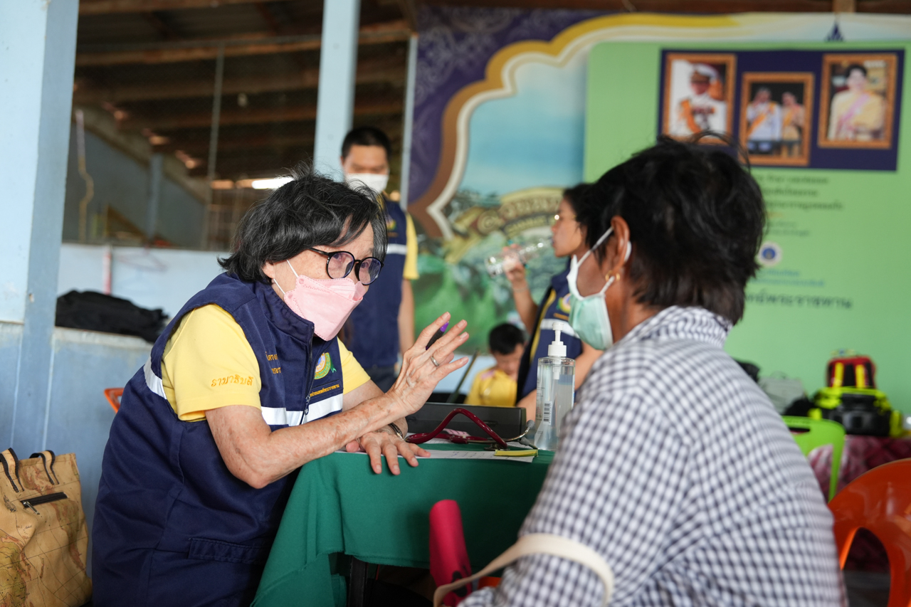 คณะแพทยศาสตร์โรงพยาบาลรามาธิบดี มหาวิทยาลัยมหิดล ร่วมกับ สำนักงานองคมนตรี ออกหน่วยแพทย์เคลื่อนที่ ในโครงการ “สืบสานพระราชปณิธาน” ครั้งที่ 19 ณ โรงเรียนวัดวังน้ำขาว อำเภอหนองมะโมง จังหวัดชัยนาท คณะแพทยศาสตร์โรงพยาบาลรามาธิบดี มหาวิทยาลัยมหิดล ร่วมกับ สำนักงานองคมนตรี ออกหน่วยแพทย์เคลื่อนที่ ในโครงการ “สืบสานพระราชปณิธาน” ครั้งที่ 19 ณ โรงเรียนวัดวังน้ำขาว อำเภอหนองมะโมง จังหวัดชัยนาท