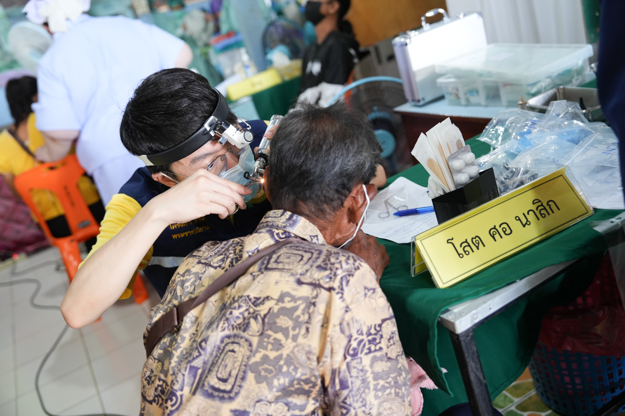 คณะแพทยศาสตร์โรงพยาบาลรามาธิบดี มหาวิทยาลัยมหิดล ร่วมกับ สำนักงานองคมนตรี ออกหน่วยแพทย์เคลื่อนที่ ในโครงการ “สืบสานพระราชปณิธาน” ครั้งที่ 19 ณ โรงเรียนวัดวังน้ำขาว อำเภอหนองมะโมง จังหวัดชัยนาท คณะแพทยศาสตร์โรงพยาบาลรามาธิบดี มหาวิทยาลัยมหิดล ร่วมกับ สำนักงานองคมนตรี ออกหน่วยแพทย์เคลื่อนที่ ในโครงการ “สืบสานพระราชปณิธาน” ครั้งที่ 19 ณ โรงเรียนวัดวังน้ำขาว อำเภอหนองมะโมง จังหวัดชัยนาท