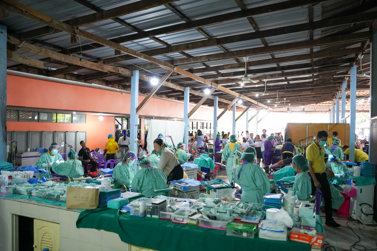 คณะแพทยศาสตร์โรงพยาบาลรามาธิบดี มหาวิทยาลัยมหิดล ร่วมกับ สำนักงานองคมนตรี ออกหน่วยแพทย์เคลื่อนที่ ในโครงการ “สืบสานพระราชปณิธาน” ครั้งที่ 19 ณ โรงเรียนวัดวังน้ำขาว อำเภอหนองมะโมง จังหวัดชัยนาท คณะแพทยศาสตร์โรงพยาบาลรามาธิบดี มหาวิทยาลัยมหิดล ร่วมกับ สำนักงานองคมนตรี ออกหน่วยแพทย์เคลื่อนที่ ในโครงการ “สืบสานพระราชปณิธาน” ครั้งที่ 19 ณ โรงเรียนวัดวังน้ำขาว อำเภอหนองมะโมง จังหวัดชัยนาท