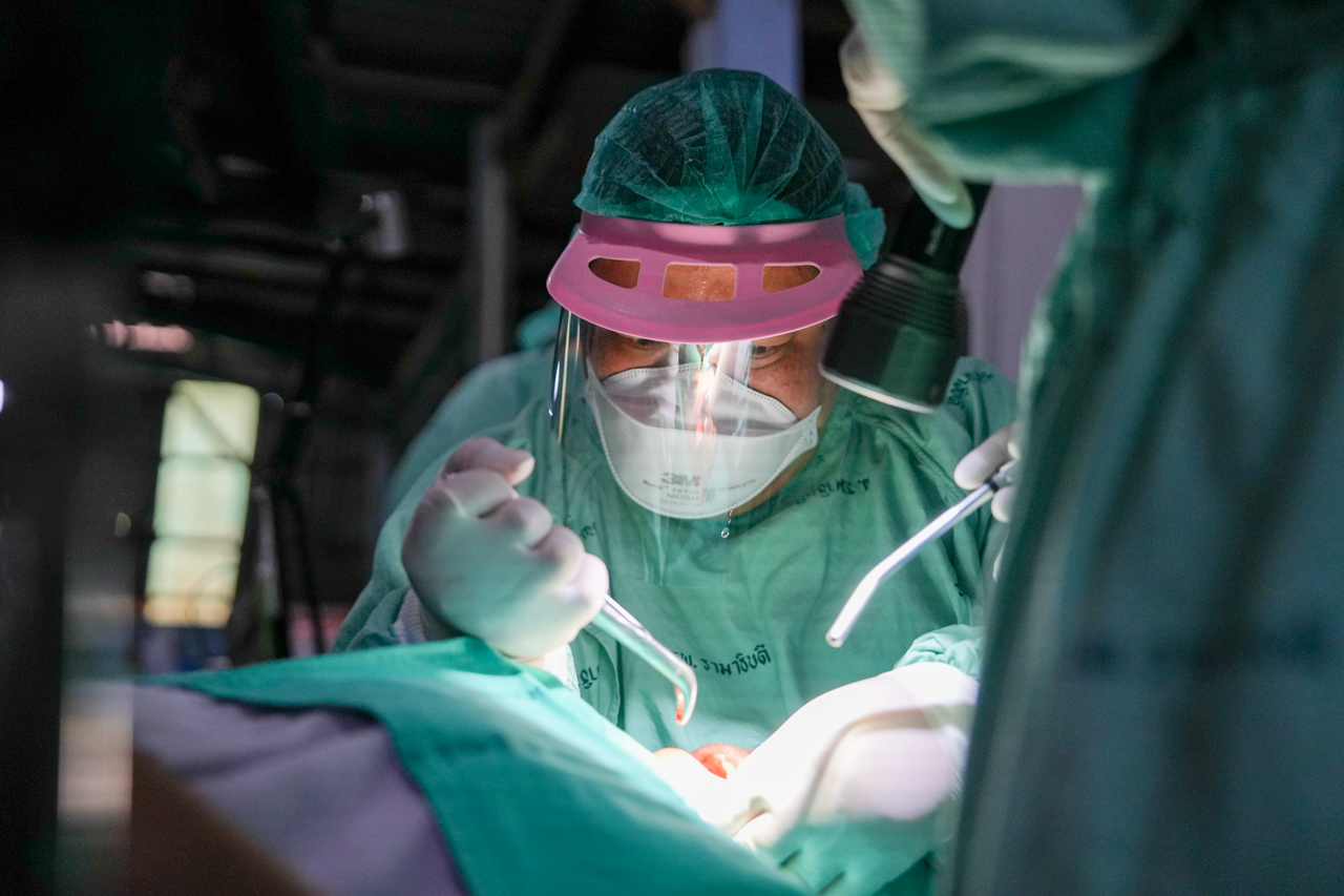 คณะแพทยศาสตร์โรงพยาบาลรามาธิบดี มหาวิทยาลัยมหิดล ร่วมกับ สำนักงานองคมนตรี ออกหน่วยแพทย์เคลื่อนที่ ในโครงการ “สืบสานพระราชปณิธาน” ครั้งที่ 19 ณ โรงเรียนวัดวังน้ำขาว อำเภอหนองมะโมง จังหวัดชัยนาท คณะแพทยศาสตร์โรงพยาบาลรามาธิบดี มหาวิทยาลัยมหิดล ร่วมกับ สำนักงานองคมนตรี ออกหน่วยแพทย์เคลื่อนที่ ในโครงการ “สืบสานพระราชปณิธาน” ครั้งที่ 19 ณ โรงเรียนวัดวังน้ำขาว อำเภอหนองมะโมง จังหวัดชัยนาท