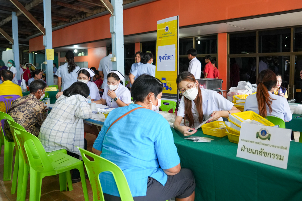คณะแพทยศาสตร์โรงพยาบาลรามาธิบดี มหาวิทยาลัยมหิดล ร่วมกับ สำนักงานองคมนตรี ออกหน่วยแพทย์เคลื่อนที่ ในโครงการ “สืบสานพระราชปณิธาน” ครั้งที่ 19 ณ โรงเรียนวัดวังน้ำขาว อำเภอหนองมะโมง จังหวัดชัยนาท คณะแพทยศาสตร์โรงพยาบาลรามาธิบดี มหาวิทยาลัยมหิดล ร่วมกับ สำนักงานองคมนตรี ออกหน่วยแพทย์เคลื่อนที่ ในโครงการ “สืบสานพระราชปณิธาน” ครั้งที่ 19 ณ โรงเรียนวัดวังน้ำขาว อำเภอหนองมะโมง จังหวัดชัยนาท