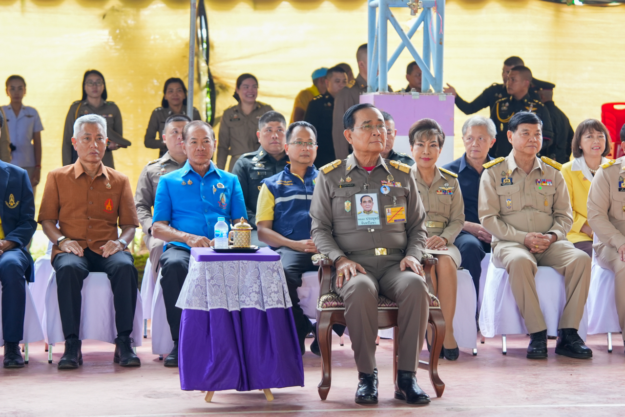 คณะแพทยศาสตร์โรงพยาบาลรามาธิบดี มหาวิทยาลัยมหิดล ร่วมกับ สำนักงานองคมนตรี ออกหน่วยแพทย์เคลื่อนที่ ในโครงการ “สืบสานพระราชปณิธาน” ครั้งที่ 19 ณ โรงเรียนวัดวังน้ำขาว อำเภอหนองมะโมง จังหวัดชัยนาท คณะแพทยศาสตร์โรงพยาบาลรามาธิบดี มหาวิทยาลัยมหิดล ร่วมกับ สำนักงานองคมนตรี ออกหน่วยแพทย์เคลื่อนที่ ในโครงการ “สืบสานพระราชปณิธาน” ครั้งที่ 19 ณ โรงเรียนวัดวังน้ำขาว อำเภอหนองมะโมง จังหวัดชัยนาท