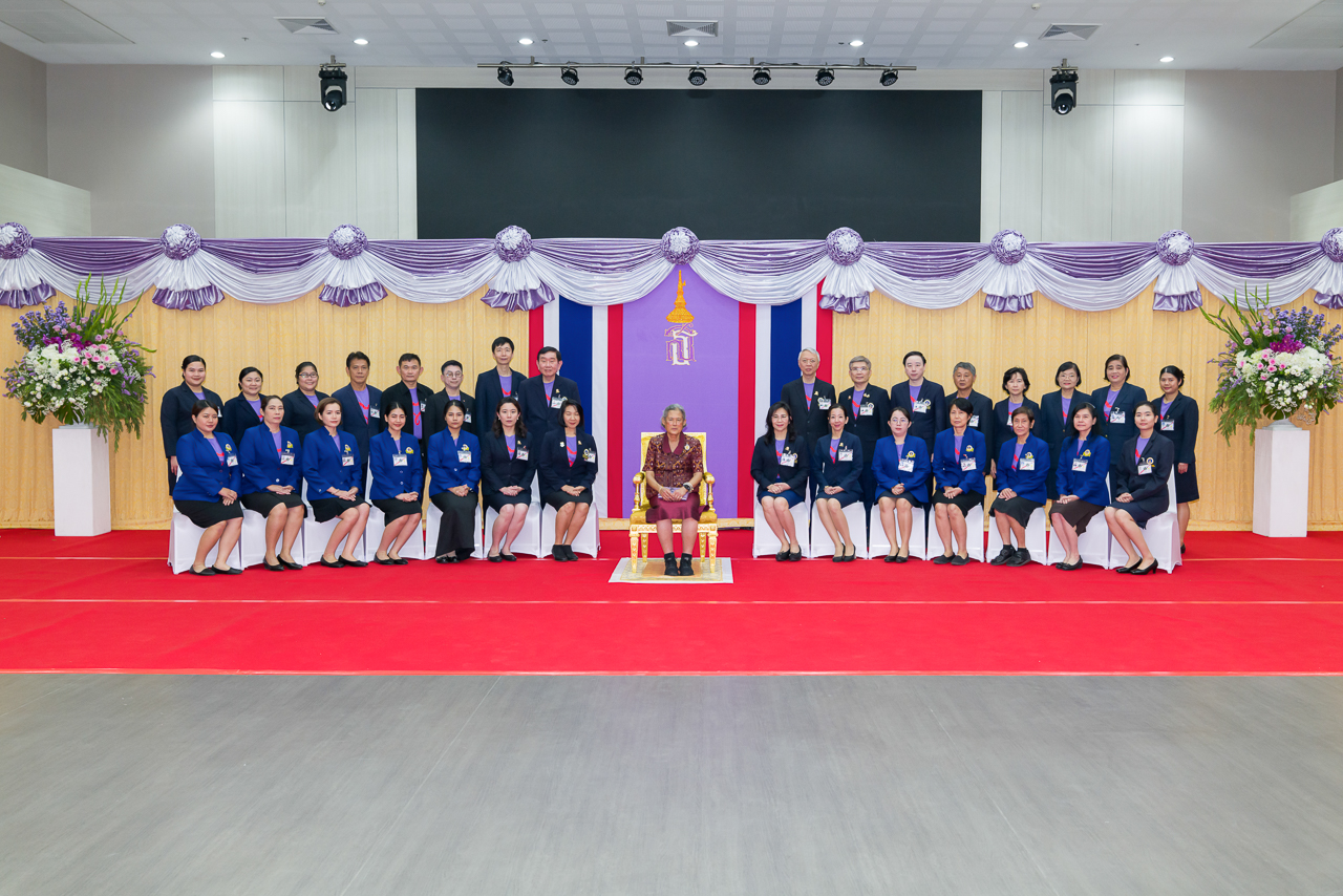 สมเด็จพระกนิษฐาธิราชเจ้า กรมสมเด็จพระเทพรัตนราชสุดา ฯ สยามบรมราชกุมารี เสด็จพระราชดำเนินไปอาคารเจ้าฟ้ามหาจักรีสิรินธร โรงพยาบาลอุทัยธานี อำเภอเมือง จังหวัดอุทัยธานี ทอดพระเนตรการดำเนินงานโครงการเฉลิมพระเกียรติฯ