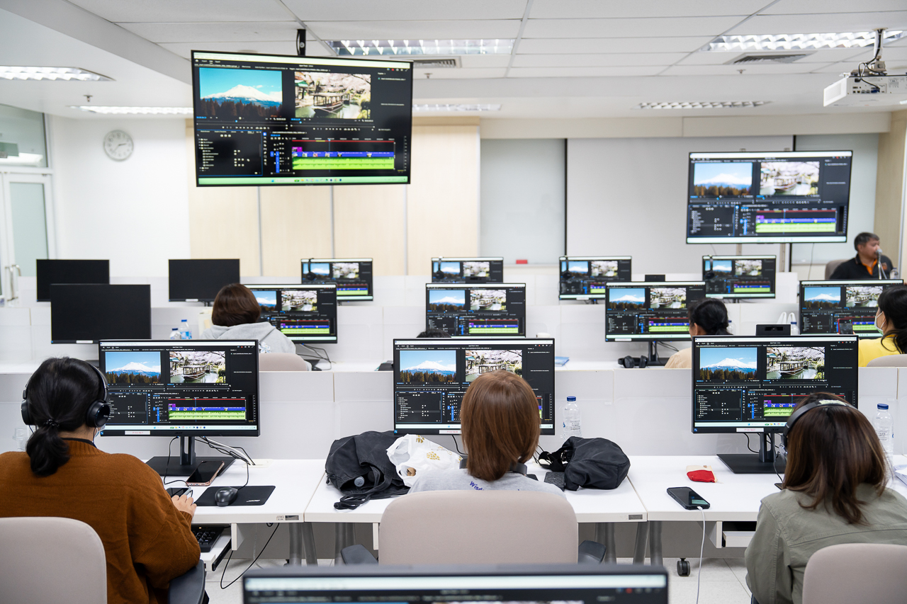 โครงการอบรม “การผลิตสื่อการเรียนรู้ด้วยโปรแกรม Adobe Premiere Pro & Camtasia” สำหรับบุคลากร โครงการอบรม “การผลิตสื่อการเรียนรู้ด้วยโปรแกรม Adobe Premiere Pro & Camtasia” สำหรับบุคลากร