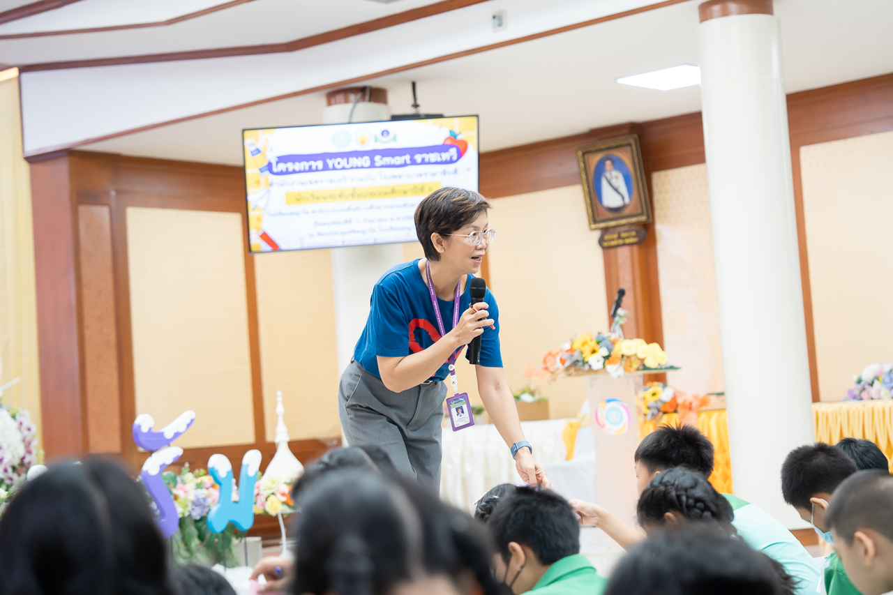 กิจกรรมให้ความรู้ “โครงการ Young Smart ราชเทวี”