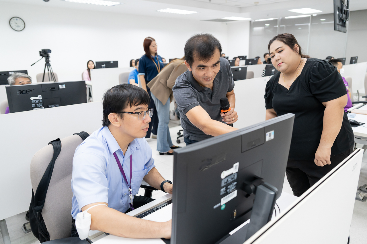 อบรม “การประยุกต์ใช้เครื่องมือ AI (MIDJOURNEY) และการบริหารจัดการวิกฤตจากช่องทางโซเชียลมีเดีย (Crisis management)” อบรม “การประยุกต์ใช้เครื่องมือ AI (MIDJOURNEY) และการบริหารจัดการวิกฤตจากช่องทางโซเชียลมีเดีย (Crisis management)”