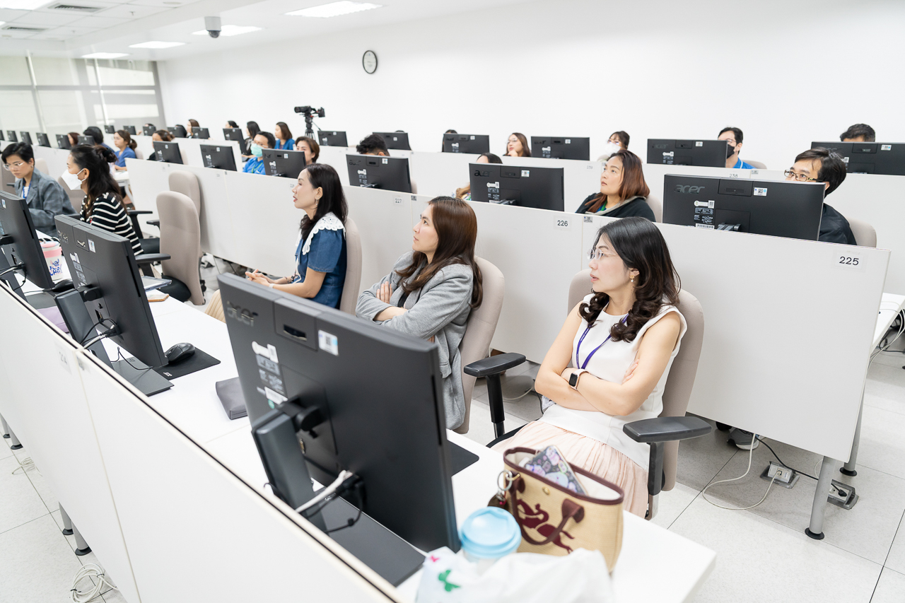 อบรม “การประยุกต์ใช้เครื่องมือ AI (MIDJOURNEY) และการบริหารจัดการวิกฤตจากช่องทางโซเชียลมีเดีย (Crisis management)” อบรม “การประยุกต์ใช้เครื่องมือ AI (MIDJOURNEY) และการบริหารจัดการวิกฤตจากช่องทางโซเชียลมีเดีย (Crisis management)”