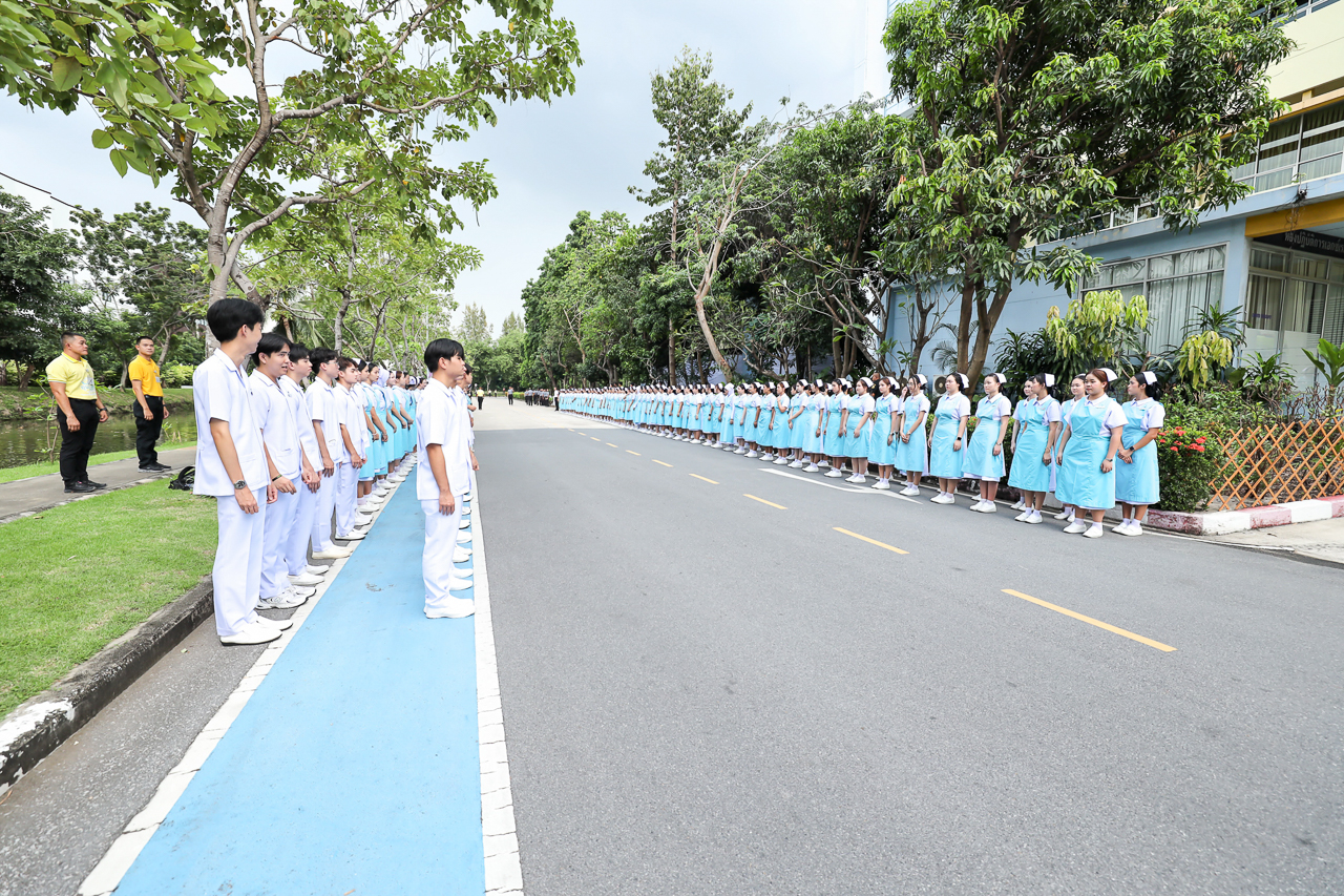 สมเด็จพระกนิษฐาธิราชเจ้า กรมสมเด็จพระเทพรัตนราชสุดา ฯ สยามบรมราชกุมารีเสด็จพระราชดำเนินไปทรงเปิดป้ายชื่ออาคาร “ศรีนครินทราภิบาล” ณ โรงเรียนพยาบาลรามาธิบดี คณะแพทยศาสตร์โรงพยาบาลรามาธิบดี มหาวิทยาลัยมหิดล ศาลายา สมเด็จพระกนิษฐาธิราชเจ้า กรมสมเด็จพระเทพรัตนราชสุดา ฯ สยามบรมราชกุมารีเสด็จพระราชดำเนินไปทรงเปิดป้ายชื่ออาคาร “ศรีนครินทราภิบาล” ณ โรงเรียนพยาบาลรามาธิบดี คณะแพทยศาสตร์โรงพยาบาลรามาธิบดี มหาวิทยาลัยมหิดล ศาลายา