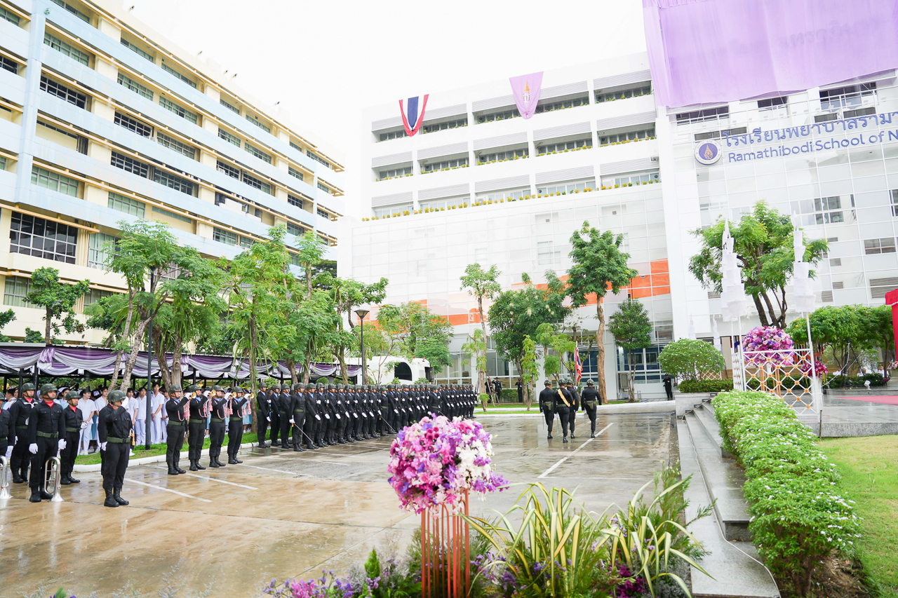 สมเด็จพระกนิษฐาธิราชเจ้า กรมสมเด็จพระเทพรัตนราชสุดา ฯ สยามบรมราชกุมารีเสด็จพระราชดำเนินไปทรงเปิดป้ายชื่ออาคาร “ศรีนครินทราภิบาล” ณ โรงเรียนพยาบาลรามาธิบดี คณะแพทยศาสตร์โรงพยาบาลรามาธิบดี มหาวิทยาลัยมหิดล ศาลายา สมเด็จพระกนิษฐาธิราชเจ้า กรมสมเด็จพระเทพรัตนราชสุดา ฯ สยามบรมราชกุมารีเสด็จพระราชดำเนินไปทรงเปิดป้ายชื่ออาคาร “ศรีนครินทราภิบาล” ณ โรงเรียนพยาบาลรามาธิบดี คณะแพทยศาสตร์โรงพยาบาลรามาธิบดี มหาวิทยาลัยมหิดล ศาลายา