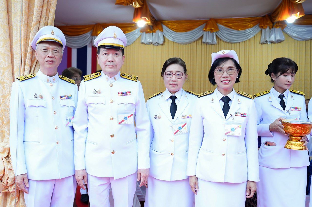 สมเด็จพระกนิษฐาธิราชเจ้า กรมสมเด็จพระเทพรัตนราชสุดา ฯ สยามบรมราชกุมารีเสด็จพระราชดำเนินไปทรงเปิดป้ายชื่ออาคาร “ศรีนครินทราภิบาล” ณ โรงเรียนพยาบาลรามาธิบดี คณะแพทยศาสตร์โรงพยาบาลรามาธิบดี มหาวิทยาลัยมหิดล ศาลายา สมเด็จพระกนิษฐาธิราชเจ้า กรมสมเด็จพระเทพรัตนราชสุดา ฯ สยามบรมราชกุมารีเสด็จพระราชดำเนินไปทรงเปิดป้ายชื่ออาคาร “ศรีนครินทราภิบาล” ณ โรงเรียนพยาบาลรามาธิบดี คณะแพทยศาสตร์โรงพยาบาลรามาธิบดี มหาวิทยาลัยมหิดล ศาลายา