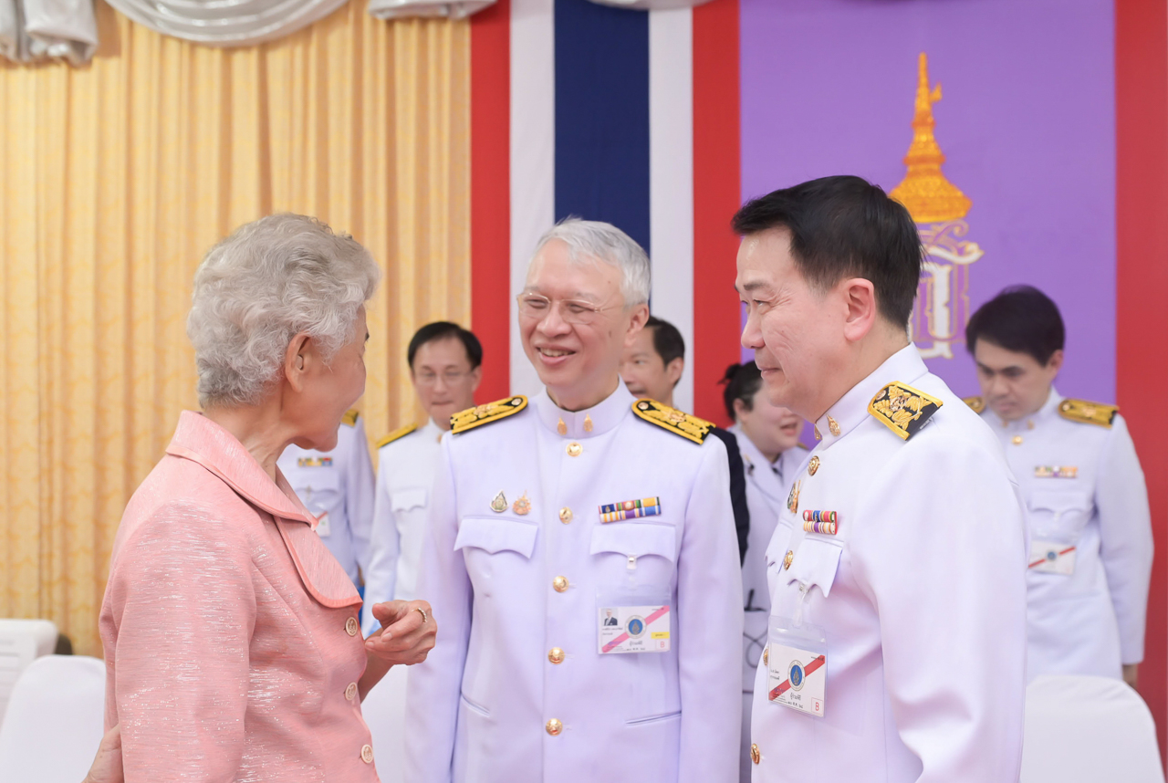 สมเด็จพระกนิษฐาธิราชเจ้า กรมสมเด็จพระเทพรัตนราชสุดา ฯ สยามบรมราชกุมารีเสด็จพระราชดำเนินไปทรงเปิดป้ายชื่ออาคาร “ศรีนครินทราภิบาล” ณ โรงเรียนพยาบาลรามาธิบดี คณะแพทยศาสตร์โรงพยาบาลรามาธิบดี มหาวิทยาลัยมหิดล ศาลายา สมเด็จพระกนิษฐาธิราชเจ้า กรมสมเด็จพระเทพรัตนราชสุดา ฯ สยามบรมราชกุมารีเสด็จพระราชดำเนินไปทรงเปิดป้ายชื่ออาคาร “ศรีนครินทราภิบาล” ณ โรงเรียนพยาบาลรามาธิบดี คณะแพทยศาสตร์โรงพยาบาลรามาธิบดี มหาวิทยาลัยมหิดล ศาลายา
