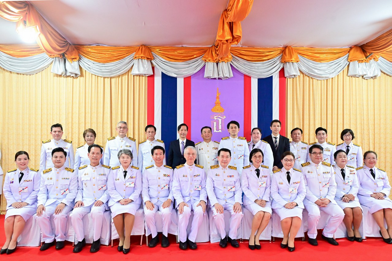 สมเด็จพระกนิษฐาธิราชเจ้า กรมสมเด็จพระเทพรัตนราชสุดา ฯ สยามบรมราชกุมารีเสด็จพระราชดำเนินไปทรงเปิดป้ายชื่ออาคาร “ศรีนครินทราภิบาล” ณ โรงเรียนพยาบาลรามาธิบดี คณะแพทยศาสตร์โรงพยาบาลรามาธิบดี มหาวิทยาลัยมหิดล ศาลายา สมเด็จพระกนิษฐาธิราชเจ้า กรมสมเด็จพระเทพรัตนราชสุดา ฯ สยามบรมราชกุมารีเสด็จพระราชดำเนินไปทรงเปิดป้ายชื่ออาคาร “ศรีนครินทราภิบาล” ณ โรงเรียนพยาบาลรามาธิบดี คณะแพทยศาสตร์โรงพยาบาลรามาธิบดี มหาวิทยาลัยมหิดล ศาลายา