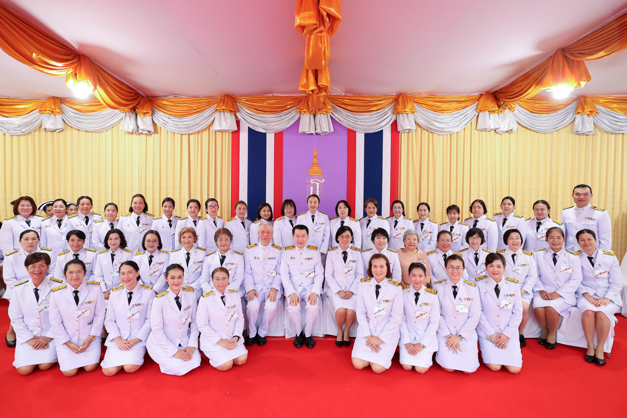 สมเด็จพระกนิษฐาธิราชเจ้า กรมสมเด็จพระเทพรัตนราชสุดา ฯ สยามบรมราชกุมารีเสด็จพระราชดำเนินไปทรงเปิดป้ายชื่ออาคาร “ศรีนครินทราภิบาล” ณ โรงเรียนพยาบาลรามาธิบดี คณะแพทยศาสตร์โรงพยาบาลรามาธิบดี มหาวิทยาลัยมหิดล ศาลายา สมเด็จพระกนิษฐาธิราชเจ้า กรมสมเด็จพระเทพรัตนราชสุดา ฯ สยามบรมราชกุมารีเสด็จพระราชดำเนินไปทรงเปิดป้ายชื่ออาคาร “ศรีนครินทราภิบาล” ณ โรงเรียนพยาบาลรามาธิบดี คณะแพทยศาสตร์โรงพยาบาลรามาธิบดี มหาวิทยาลัยมหิดล ศาลายา
