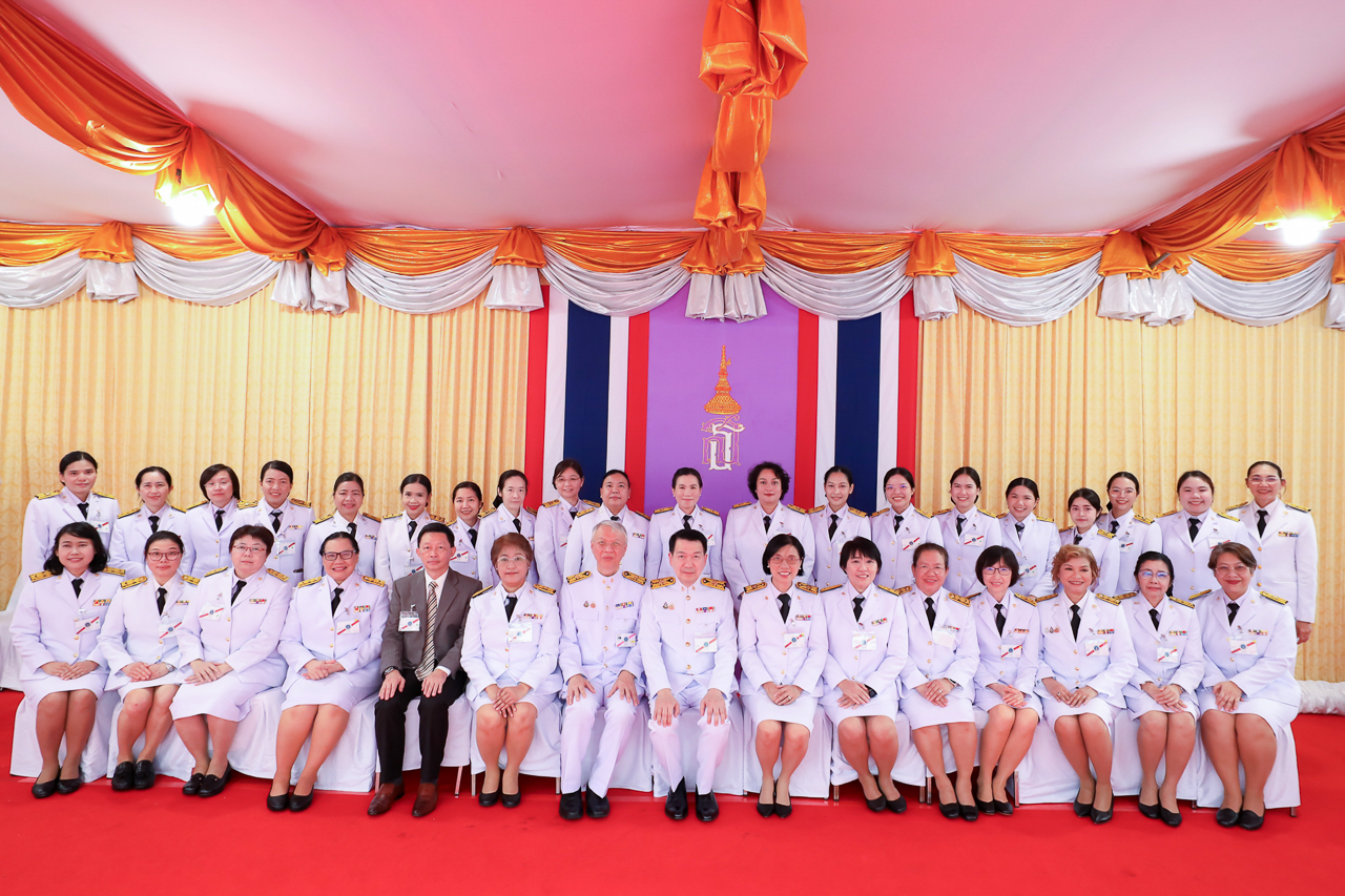 สมเด็จพระกนิษฐาธิราชเจ้า กรมสมเด็จพระเทพรัตนราชสุดา ฯ สยามบรมราชกุมารีเสด็จพระราชดำเนินไปทรงเปิดป้ายชื่ออาคาร “ศรีนครินทราภิบาล” ณ โรงเรียนพยาบาลรามาธิบดี คณะแพทยศาสตร์โรงพยาบาลรามาธิบดี มหาวิทยาลัยมหิดล ศาลายา สมเด็จพระกนิษฐาธิราชเจ้า กรมสมเด็จพระเทพรัตนราชสุดา ฯ สยามบรมราชกุมารีเสด็จพระราชดำเนินไปทรงเปิดป้ายชื่ออาคาร “ศรีนครินทราภิบาล” ณ โรงเรียนพยาบาลรามาธิบดี คณะแพทยศาสตร์โรงพยาบาลรามาธิบดี มหาวิทยาลัยมหิดล ศาลายา