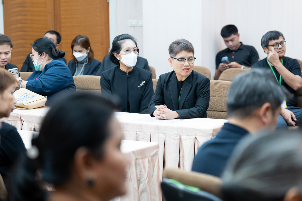 พิธีมอบโล่ประกาศเกียรติคุณให้แก่ผู้ขายดีเด่น ประจำปีงบประมาณ 2568