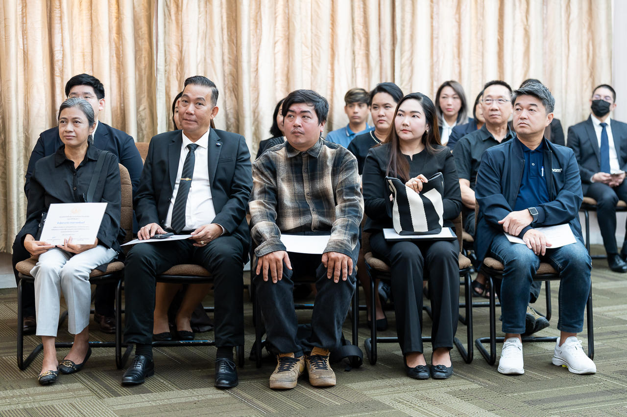 พิธีมอบโล่ประกาศเกียรติคุณให้แก่ผู้ขายดีเด่น ประจำปีงบประมาณ 2568