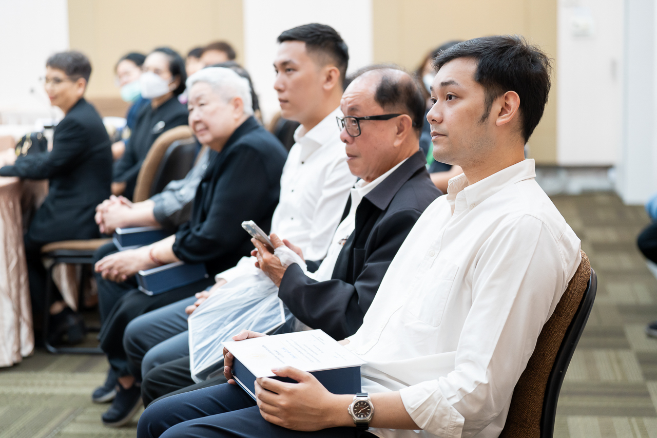 พิธีมอบโล่ประกาศเกียรติคุณให้แก่ผู้ขายดีเด่น ประจำปีงบประมาณ 2568